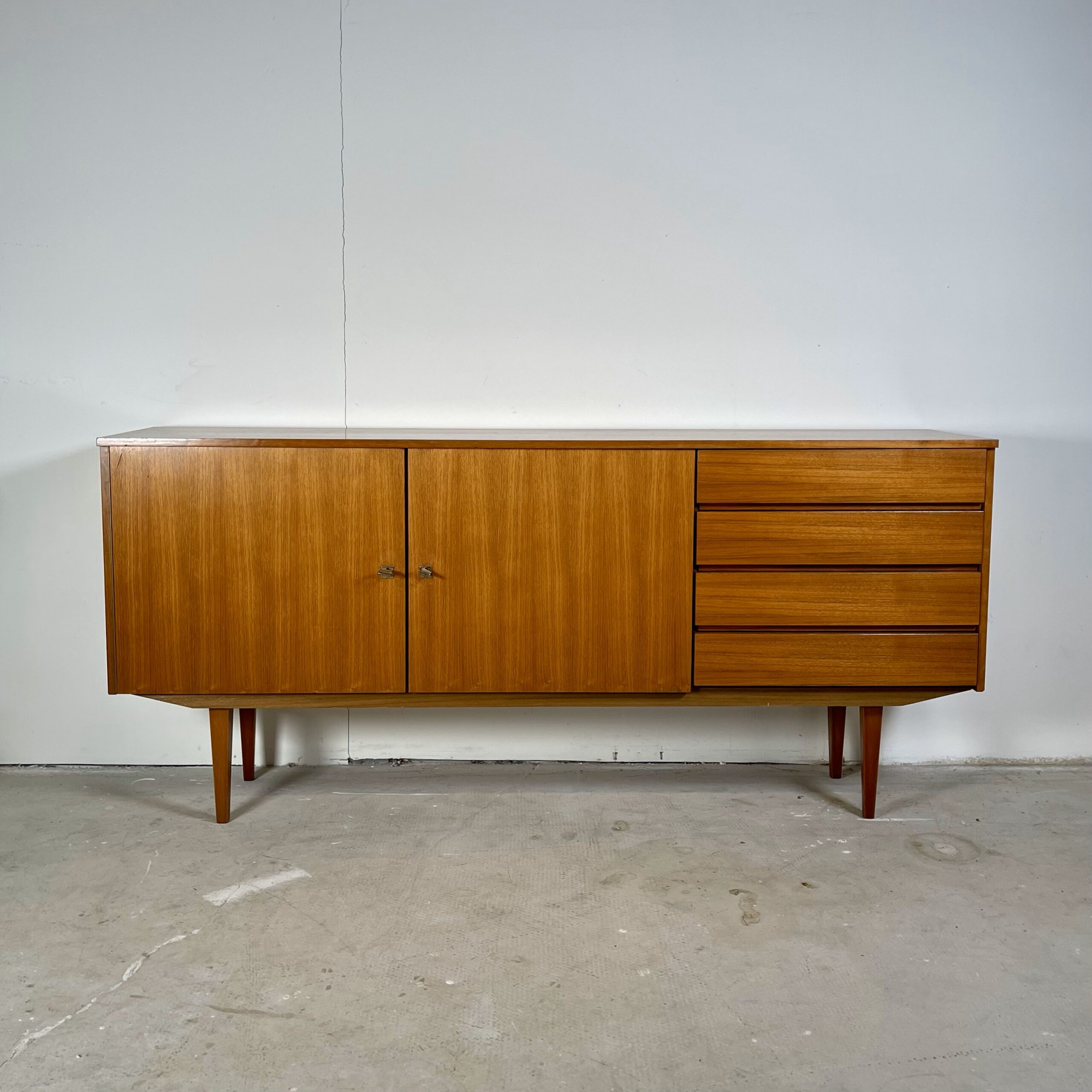 Midcentury sideboard Scandinavische stijl - Afbeelding 4