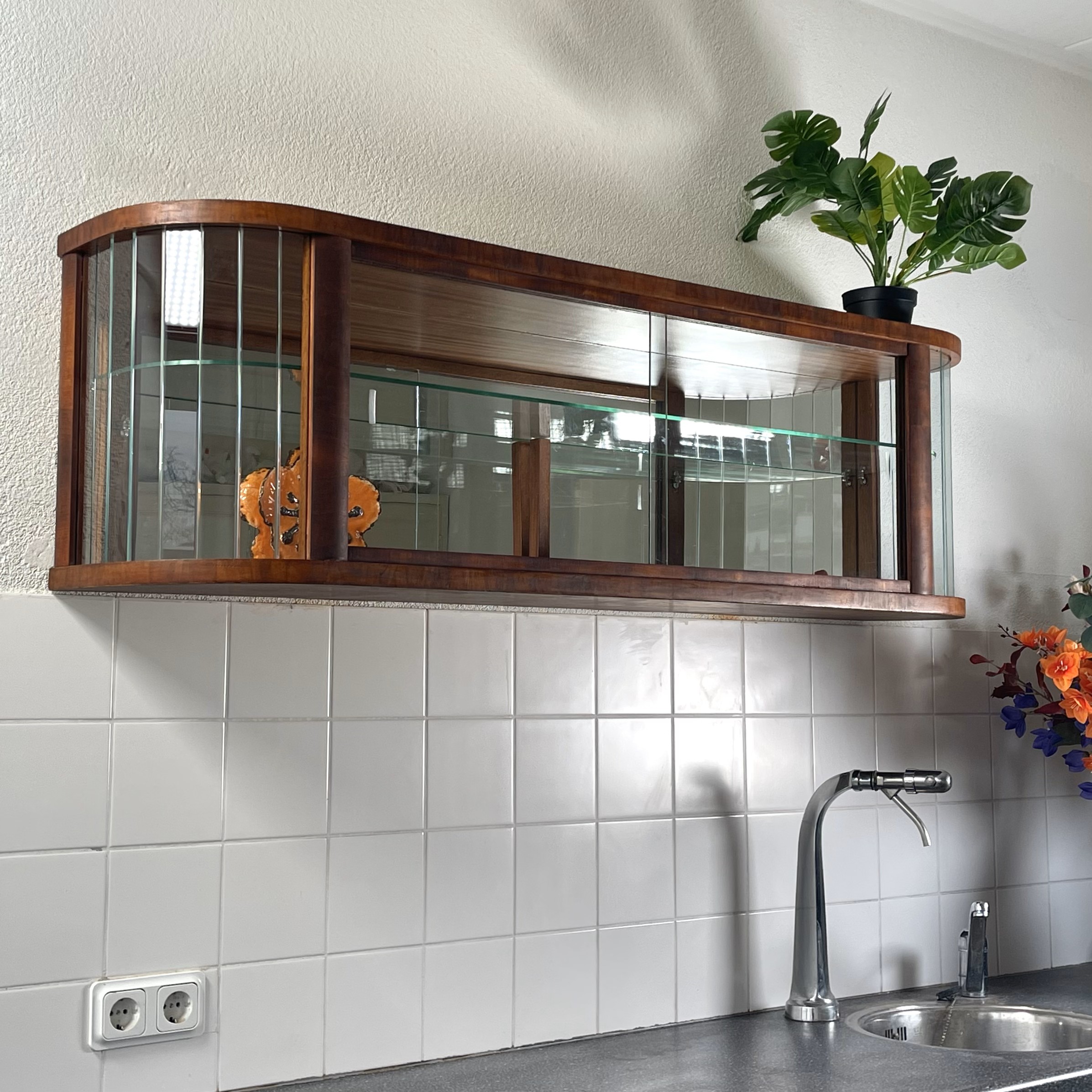 Hangvitrine Annabel, Art deco stijl bovenkastje