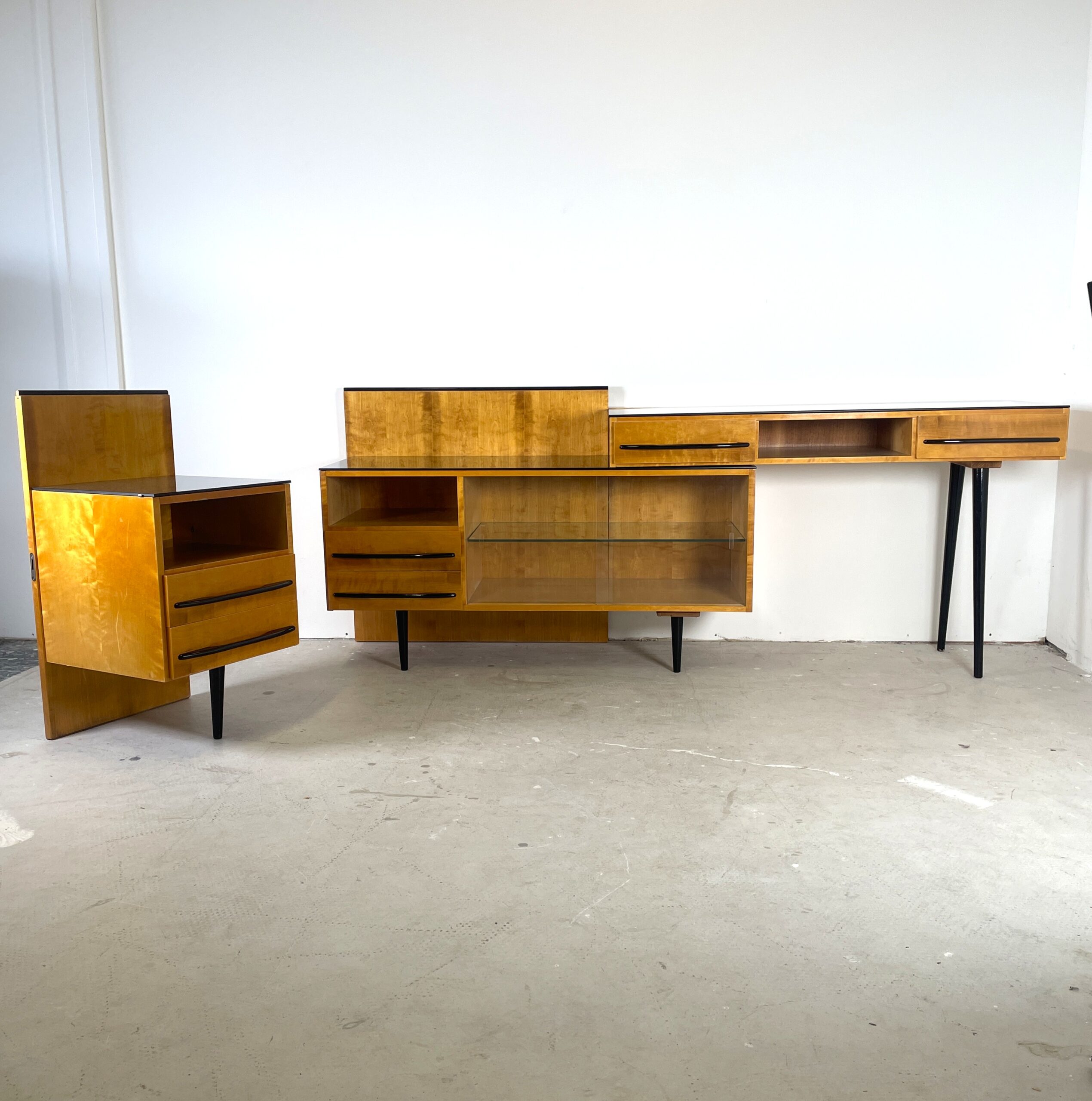 Modulair bureau, Mojmir Pozar voor UP Zavody