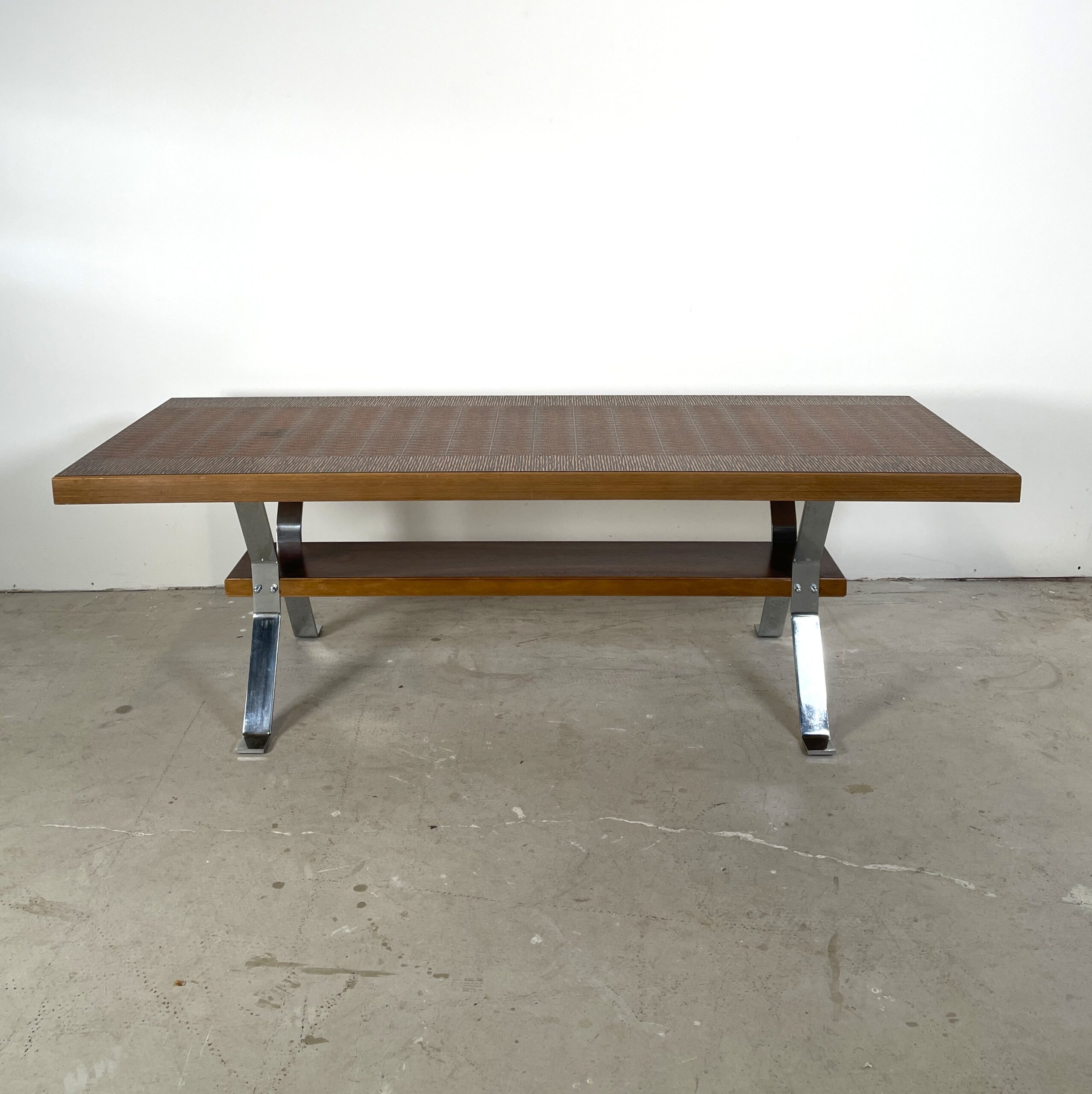 Vintage salontafel met koperen blad en chromen poten - Afbeelding 3