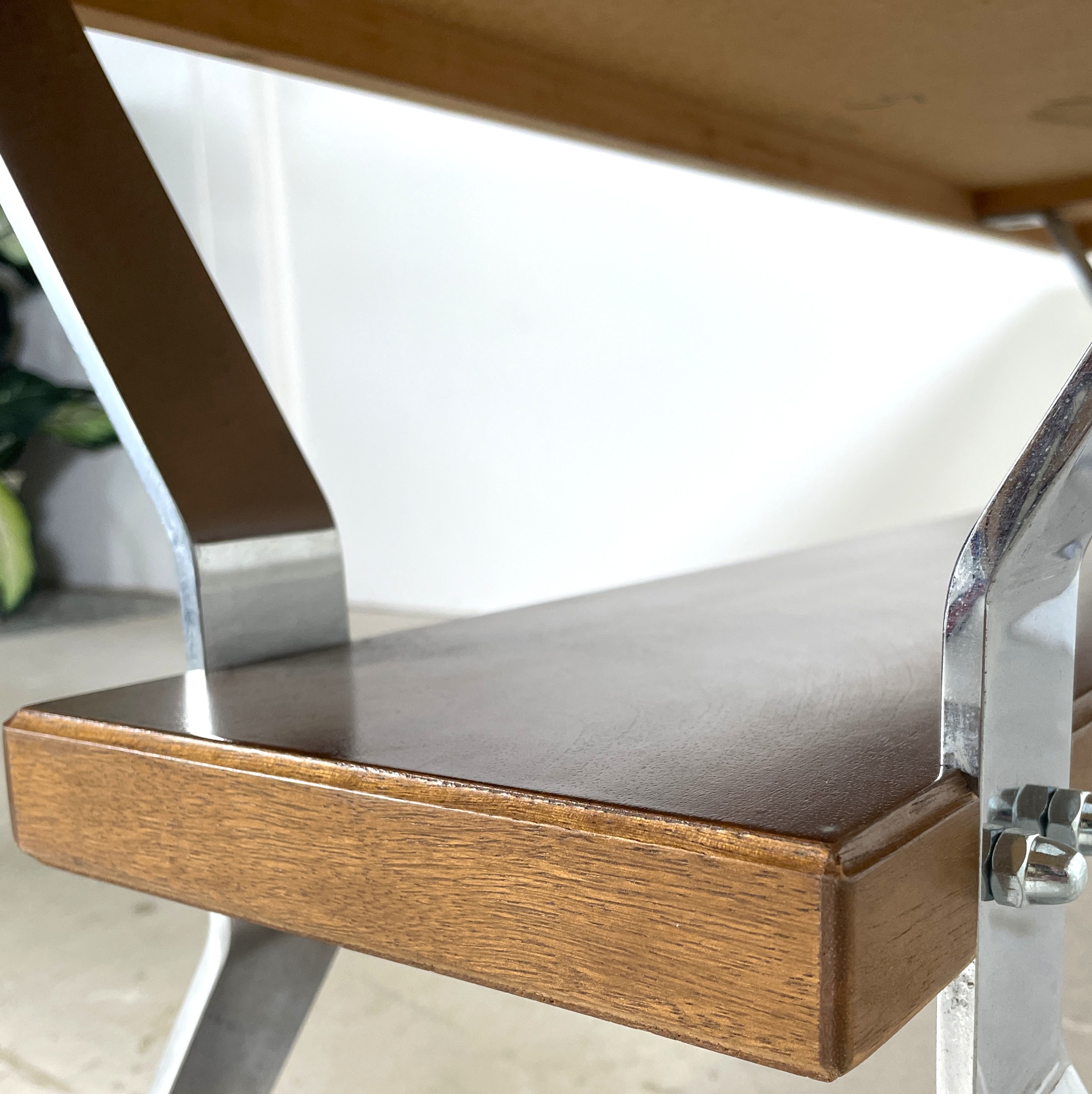 Vintage salontafel met koperen blad en chromen poten - Afbeelding 6