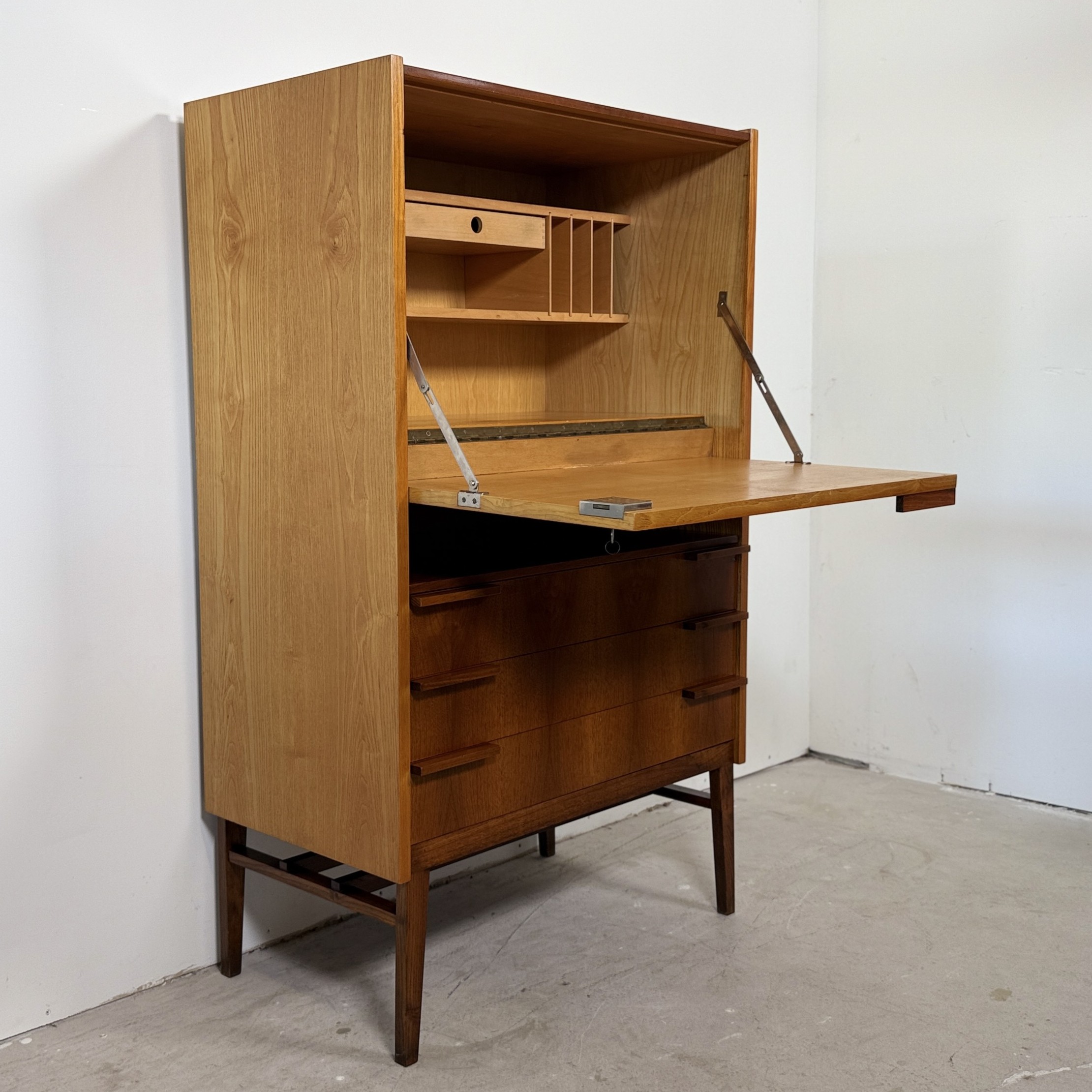 Secretaire/ highboard, Frantisek Mezulanik voor Up Zavody - Afbeelding 3