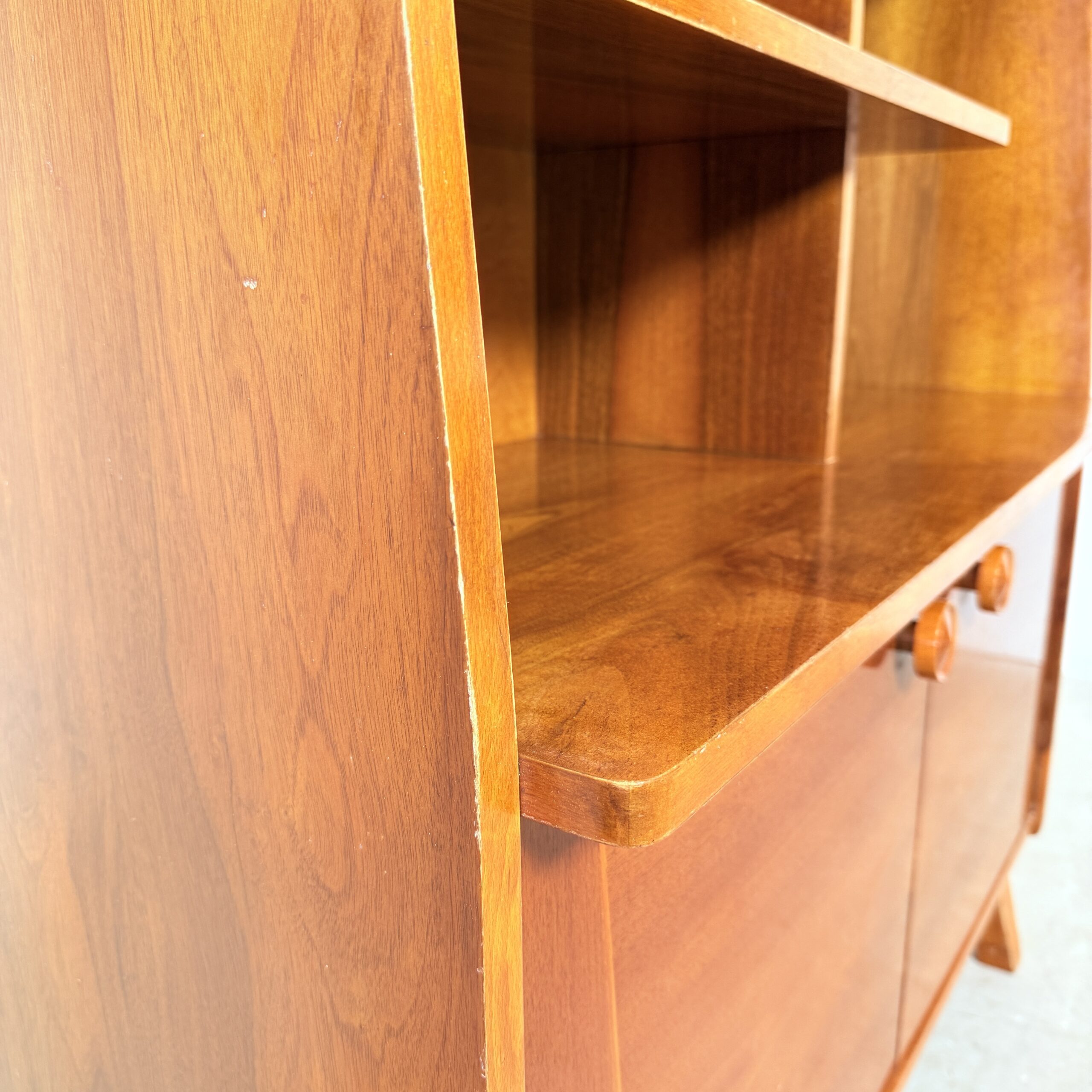 Vintage boekenkast/ highboard hoogglans noot, Bilea - Afbeelding 10