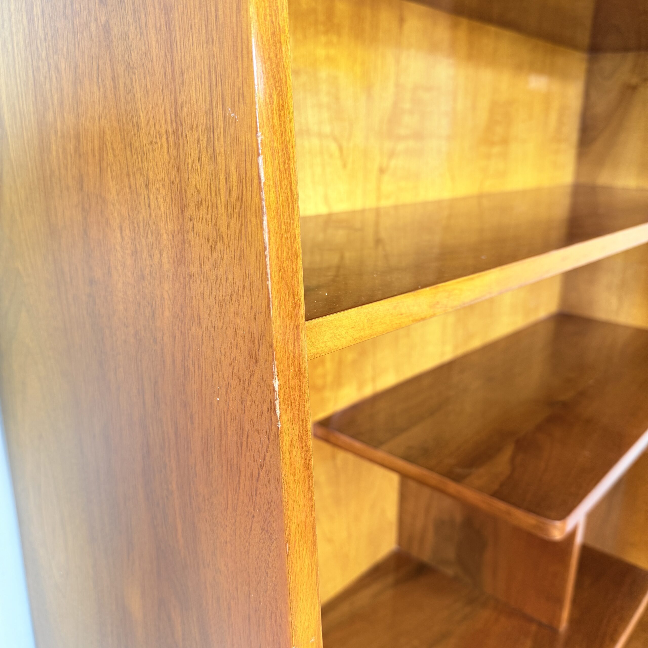 Vintage boekenkast/ highboard hoogglans noot, Bilea - Afbeelding 9