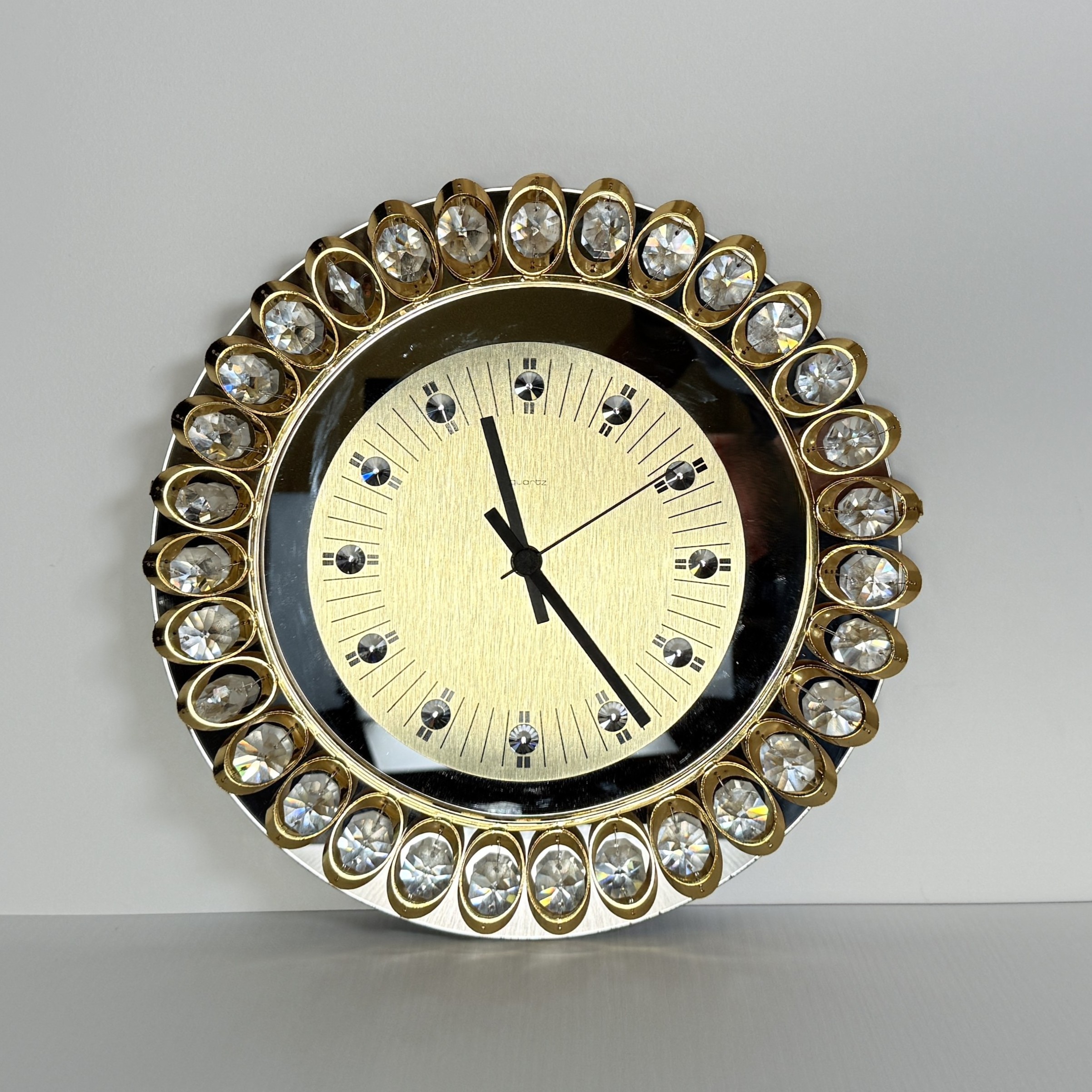 Hollywood regency klok van Junghans, goud en kristal