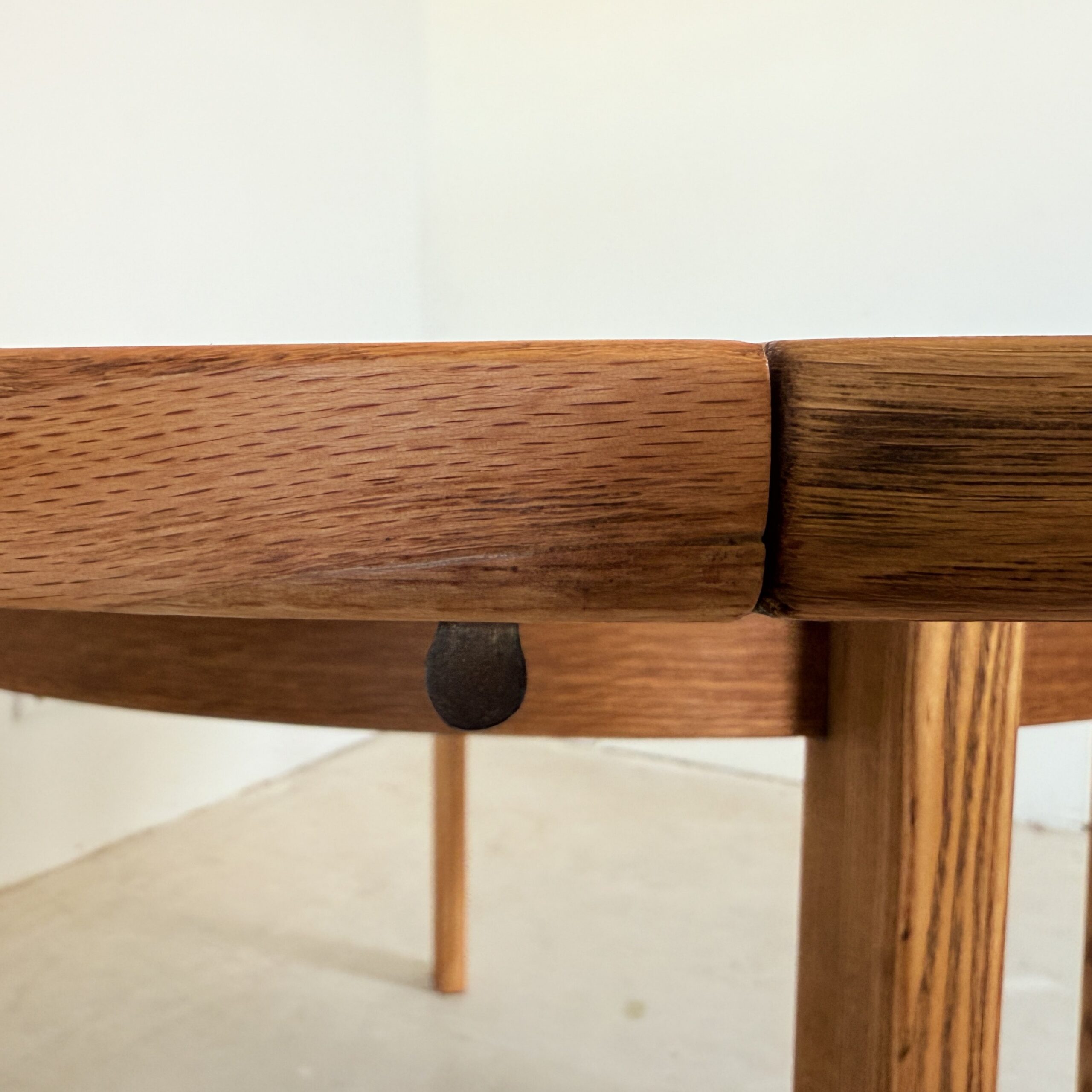 Unieke vintage eettafel, rond uit te breiden - Afbeelding 12