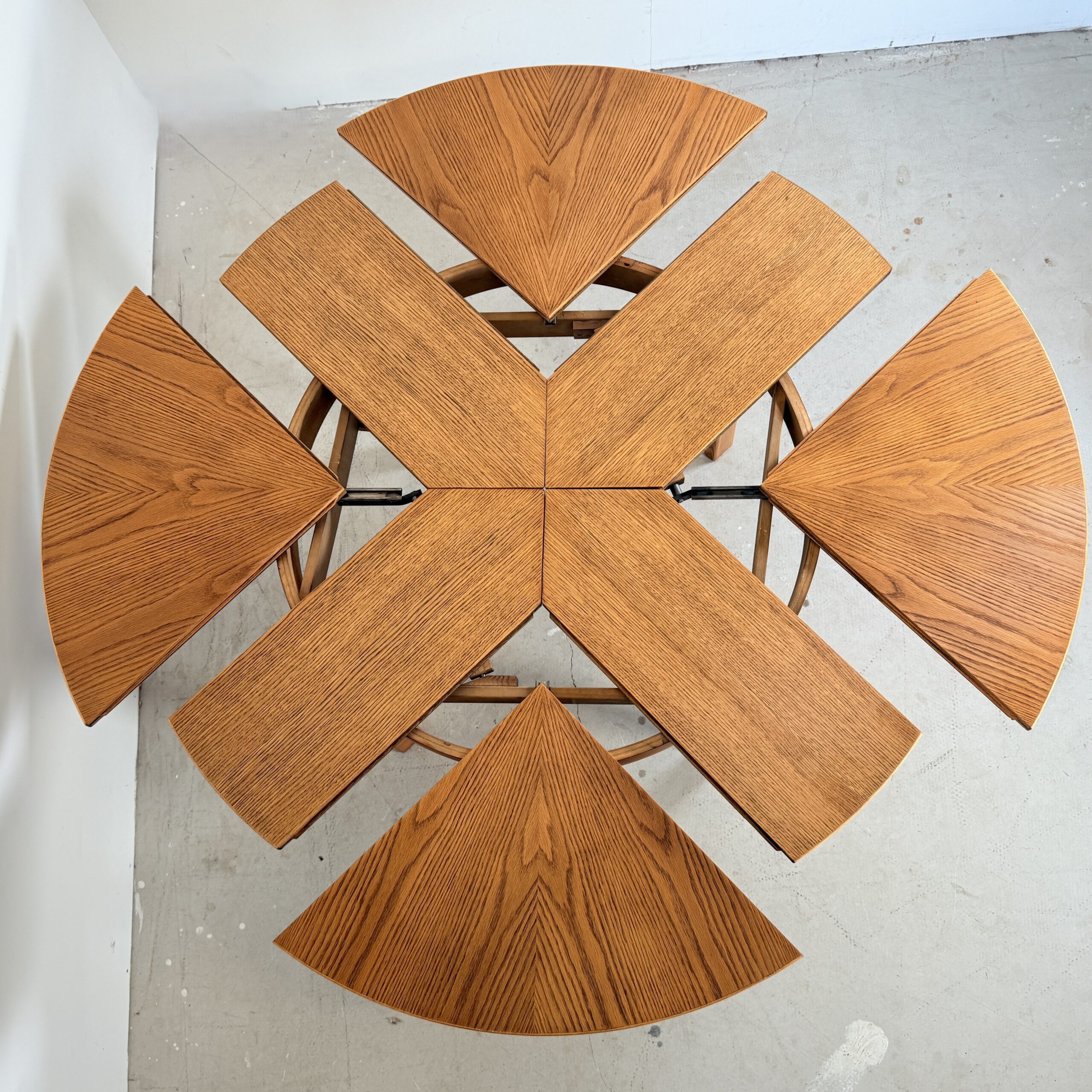 Unieke vintage eettafel, rond uit te breiden - Afbeelding 2