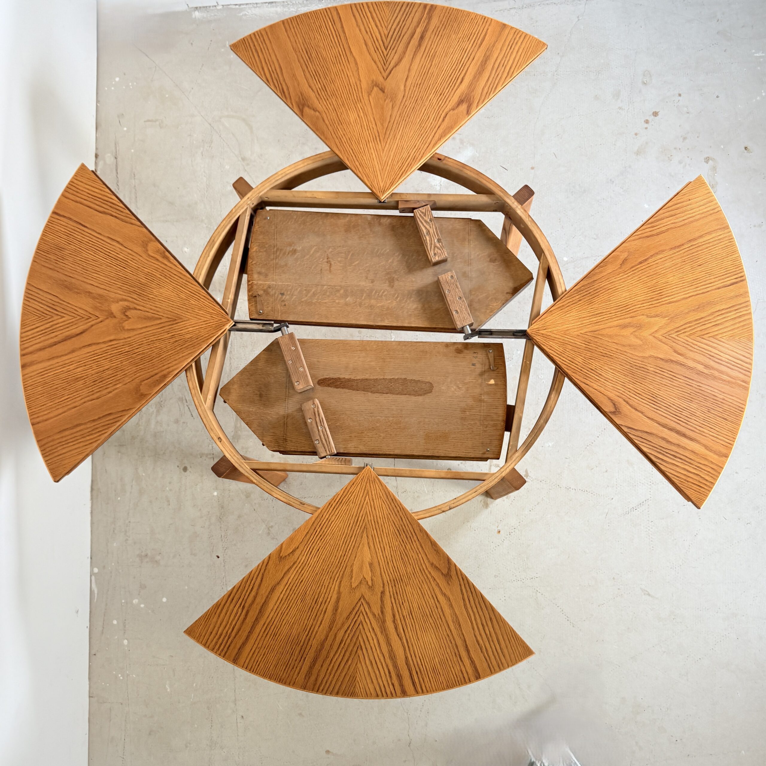 Unieke vintage eettafel, rond uit te breiden - Afbeelding 3