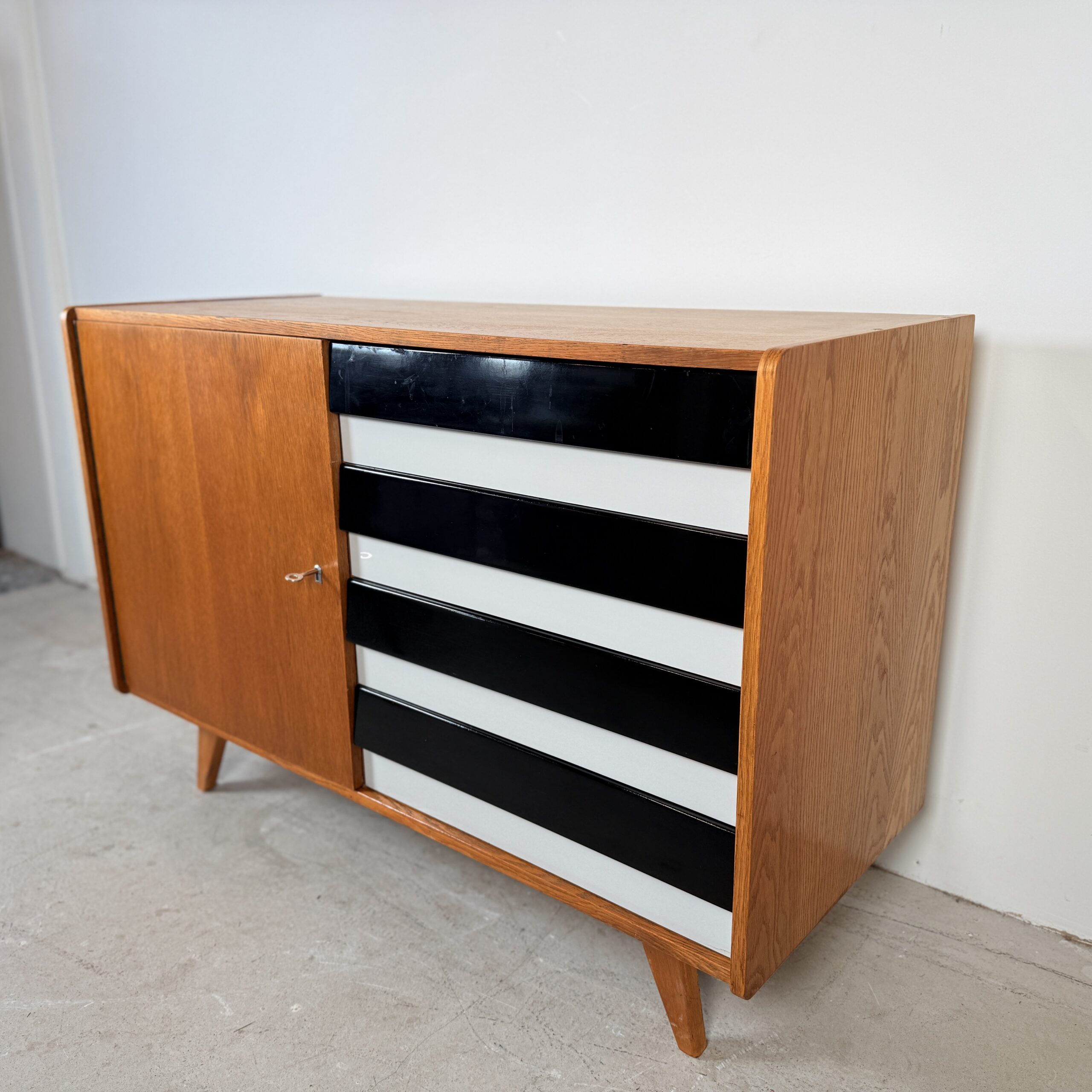 Sideboard U458 by Jiří Jiroutek, zwart met witte lades - Afbeelding 4
