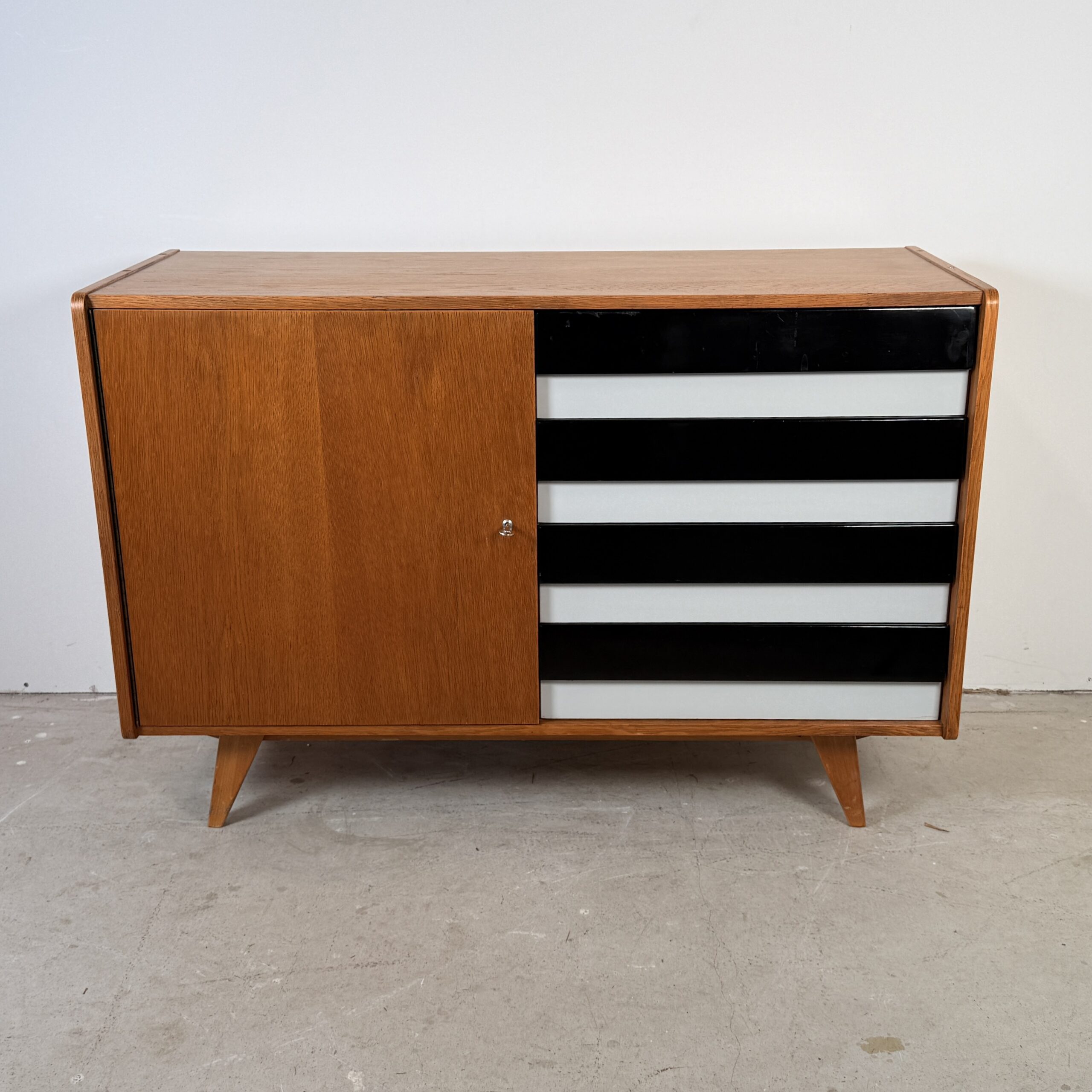 Sideboard U458 by Jiří Jiroutek, zwart met witte lades - Afbeelding 5