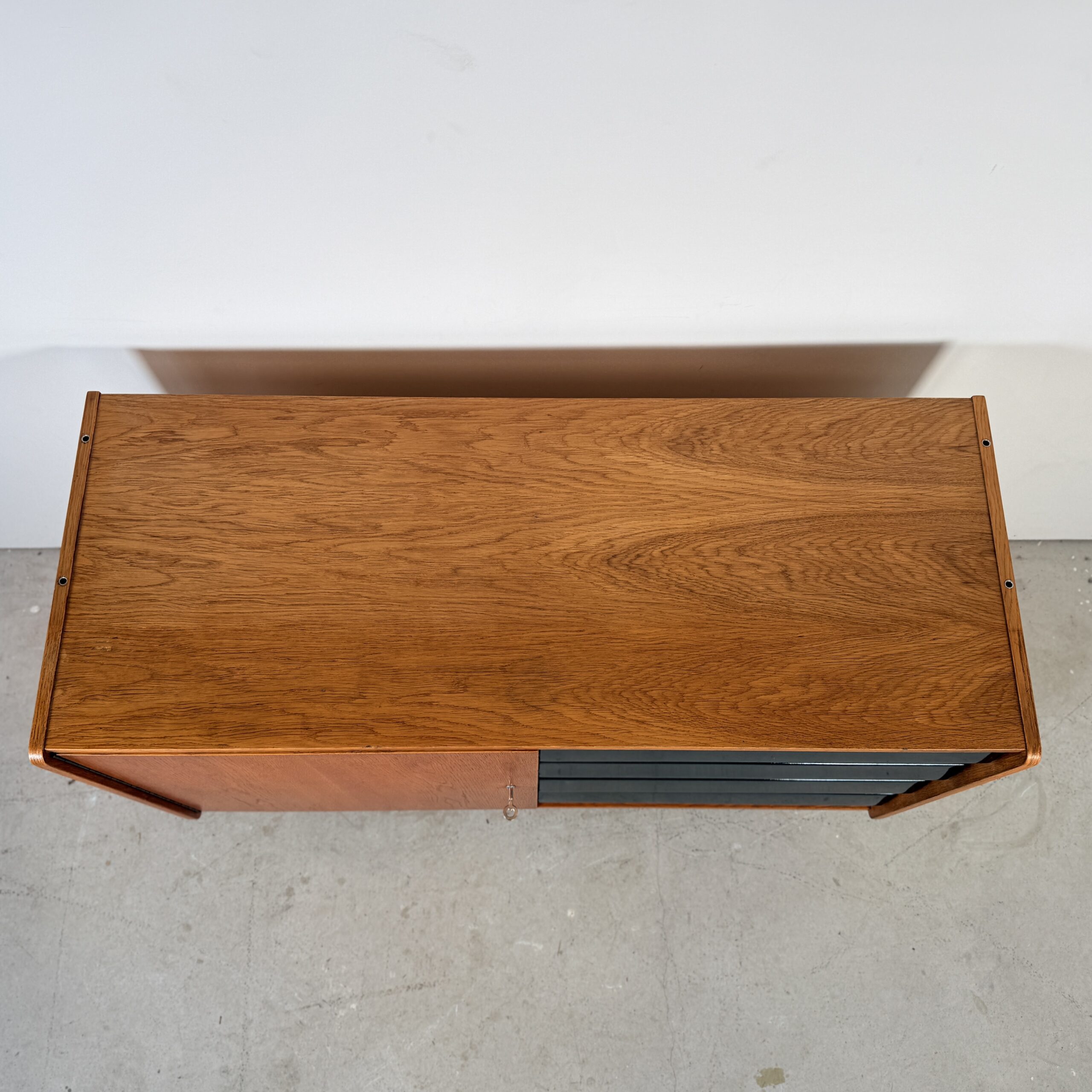 Sideboard U458 by Jiří Jiroutek, zwart met witte lades - Afbeelding 6