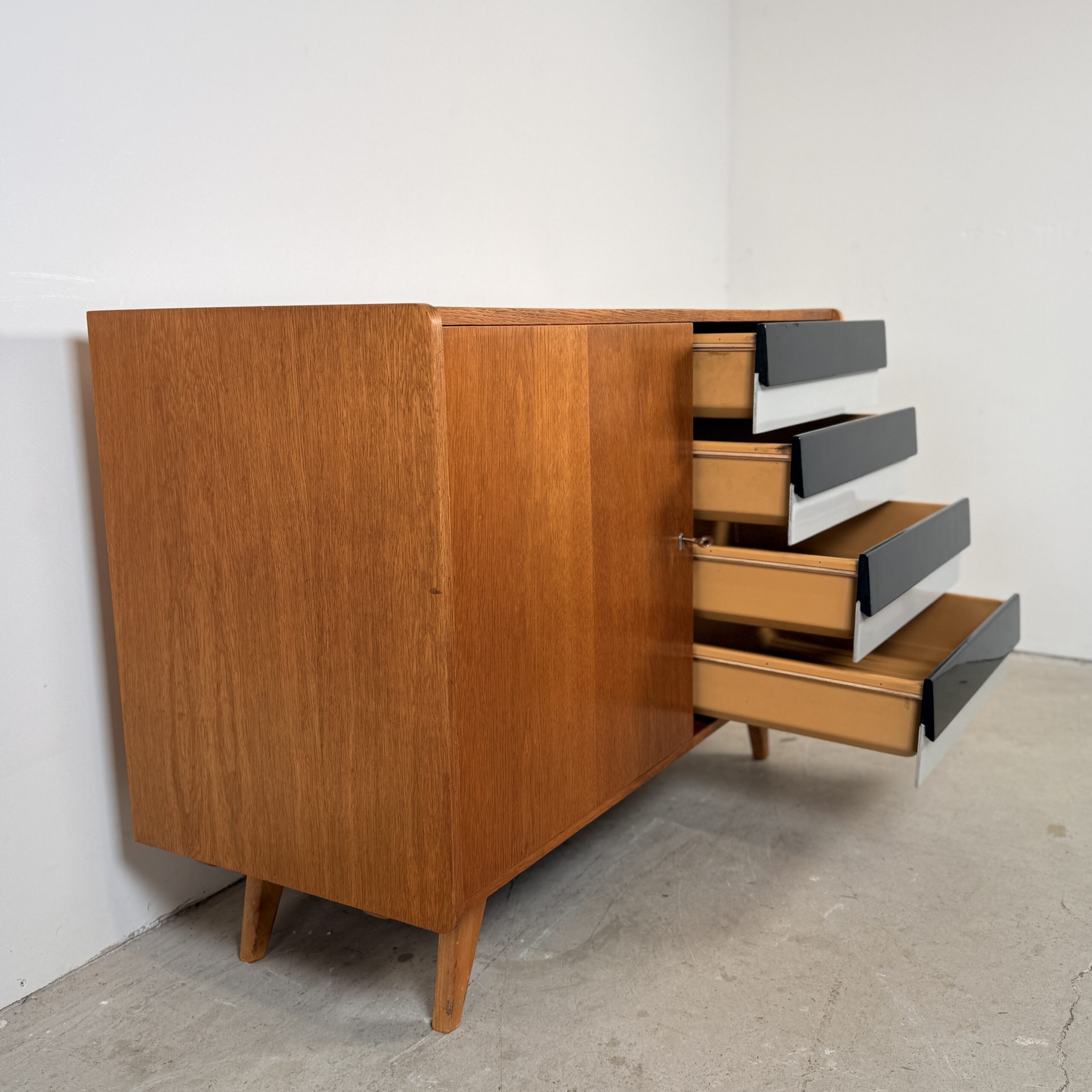 Sideboard U458 by Jiří Jiroutek, zwart met witte lades - Afbeelding 8