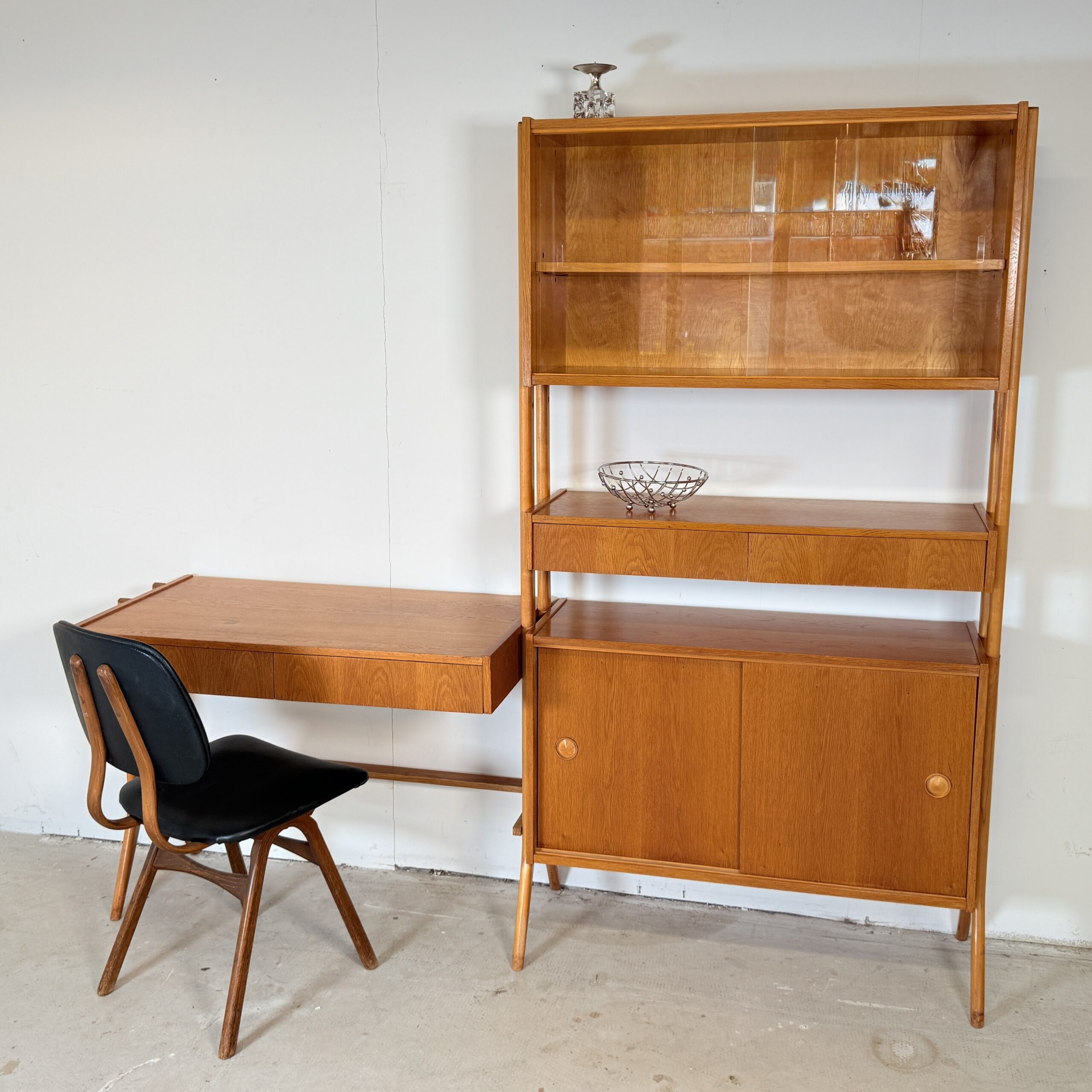 Modulaire vintage wandkast met bureau • Frantisek Jirák