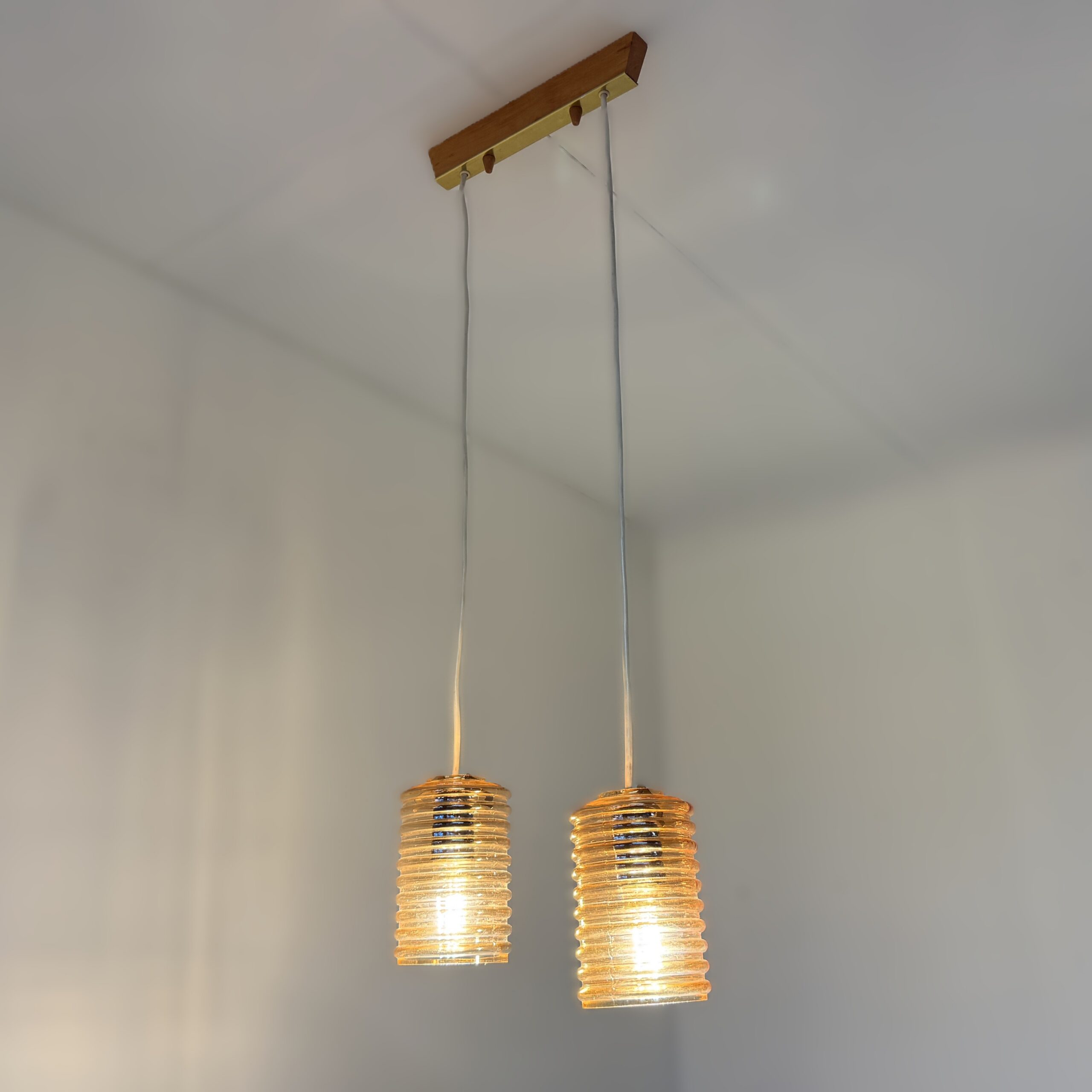 Vintage plafondlamp met twee amberkleurige kappen