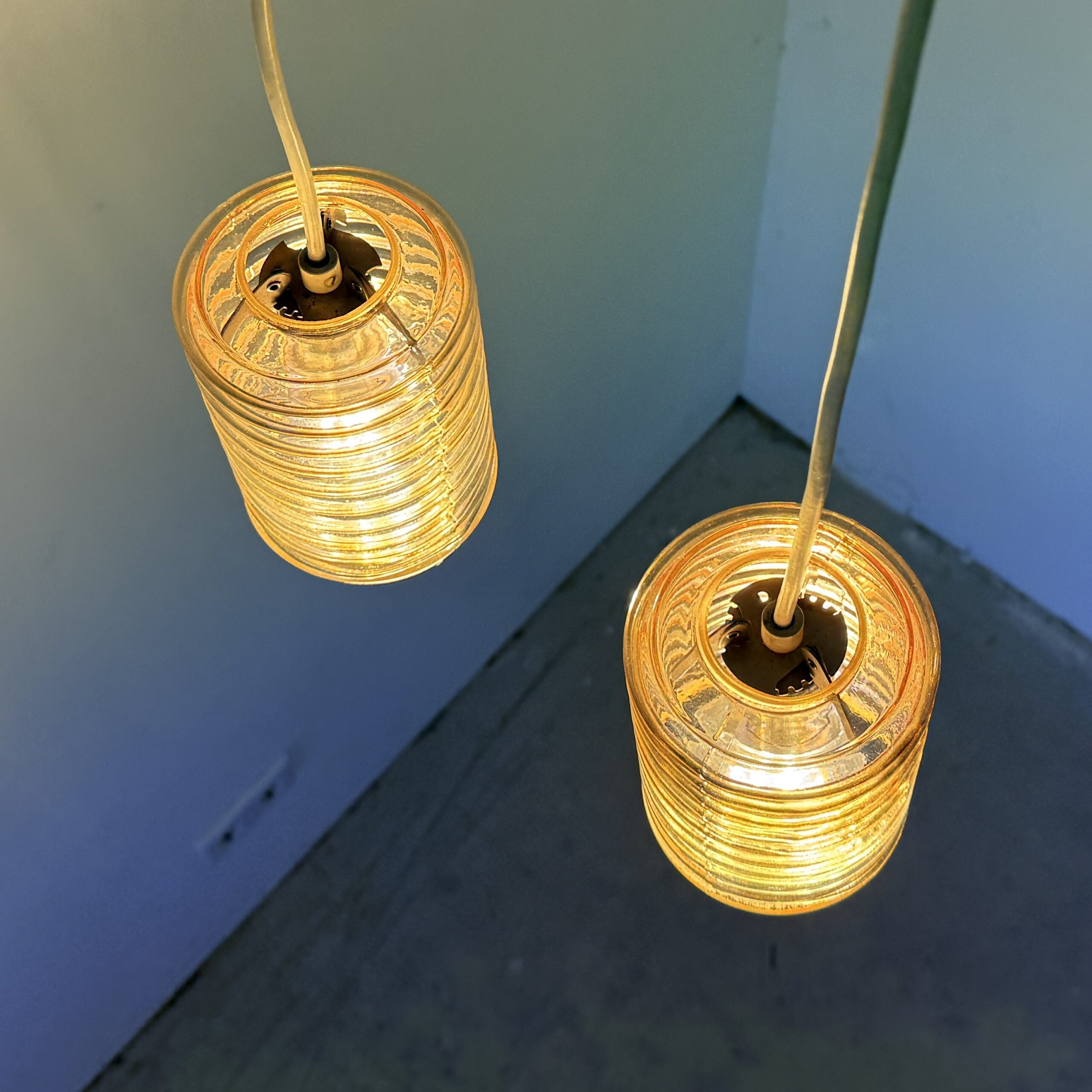 Vintage plafondlamp met twee amberkleurige kappen - Afbeelding 4