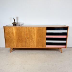 U460 sideboard met gekleurde lades, Jiří Jiroutek