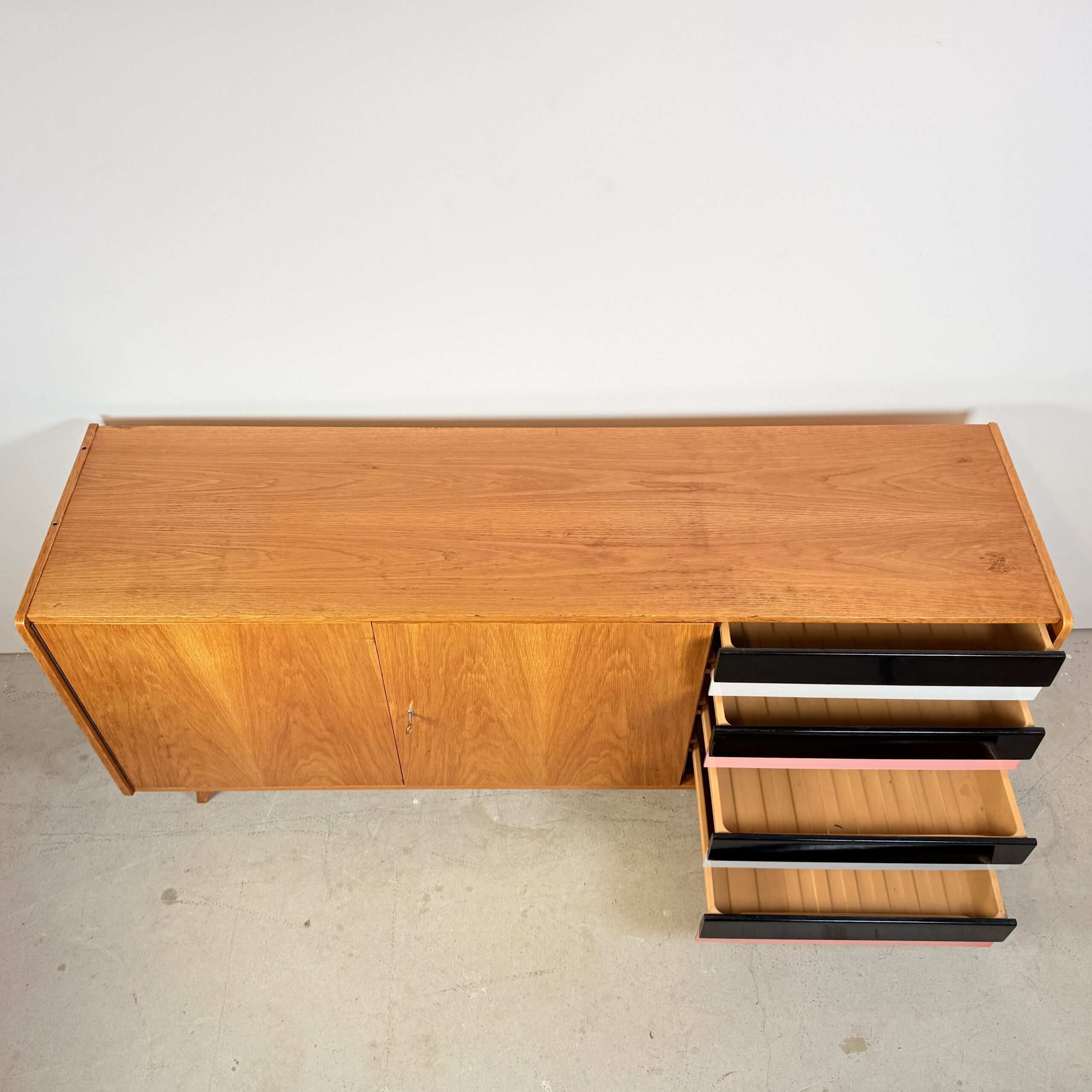 U460 sideboard met gekleurde lades, Jiří Jiroutek - Afbeelding 11
