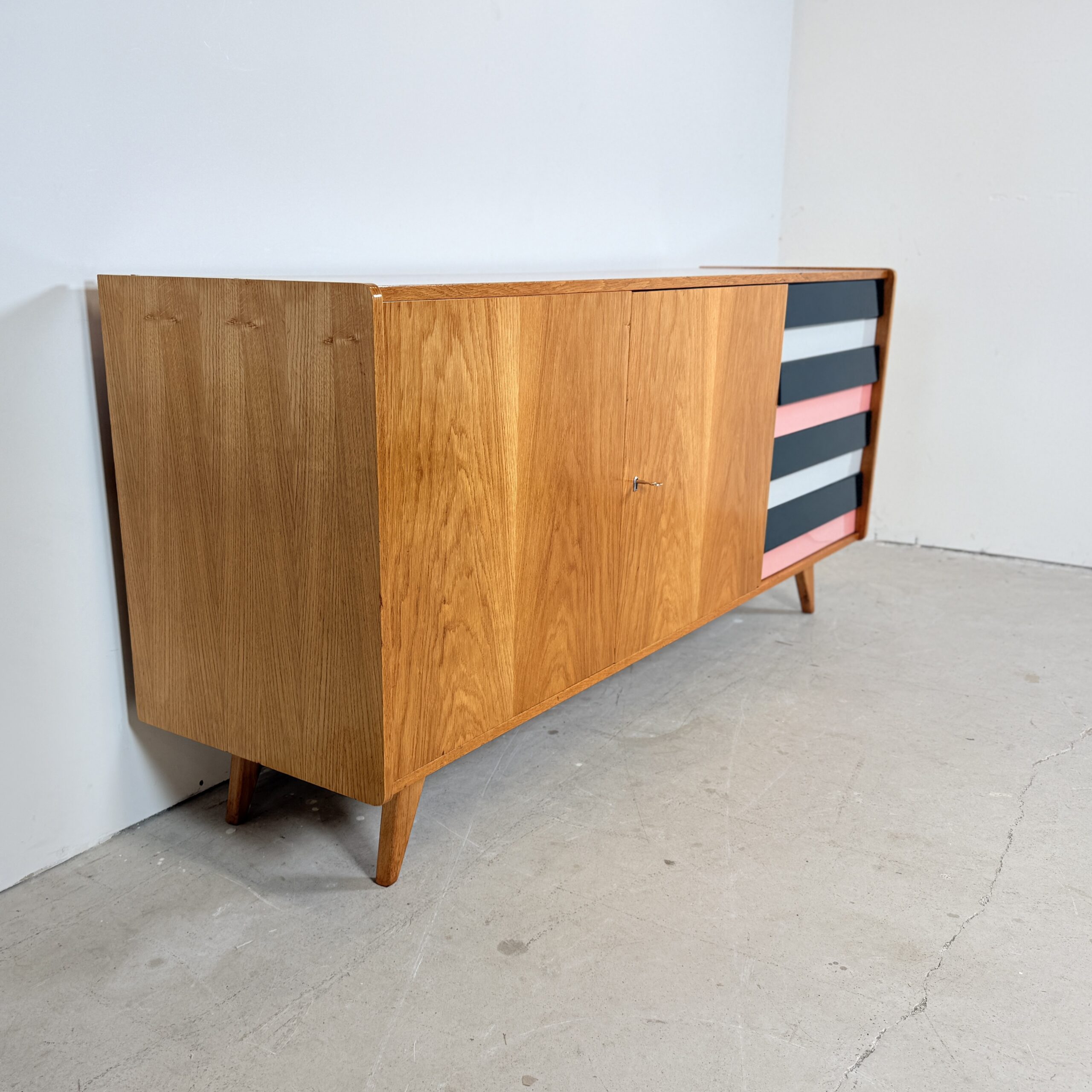 U460 sideboard met gekleurde lades, Jiří Jiroutek - Afbeelding 3