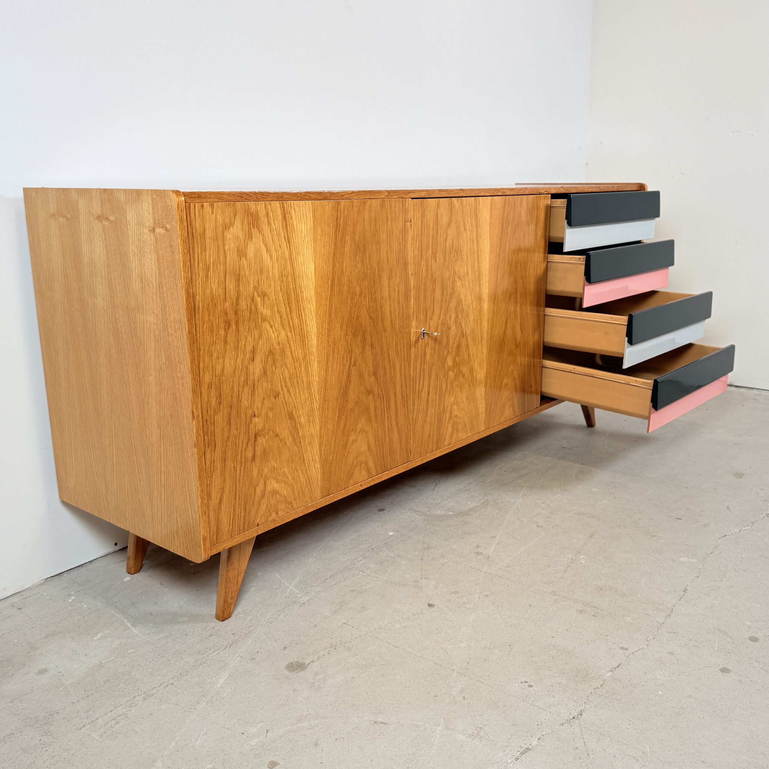 U460 sideboard met gekleurde lades, Jiří Jiroutek - Afbeelding 4