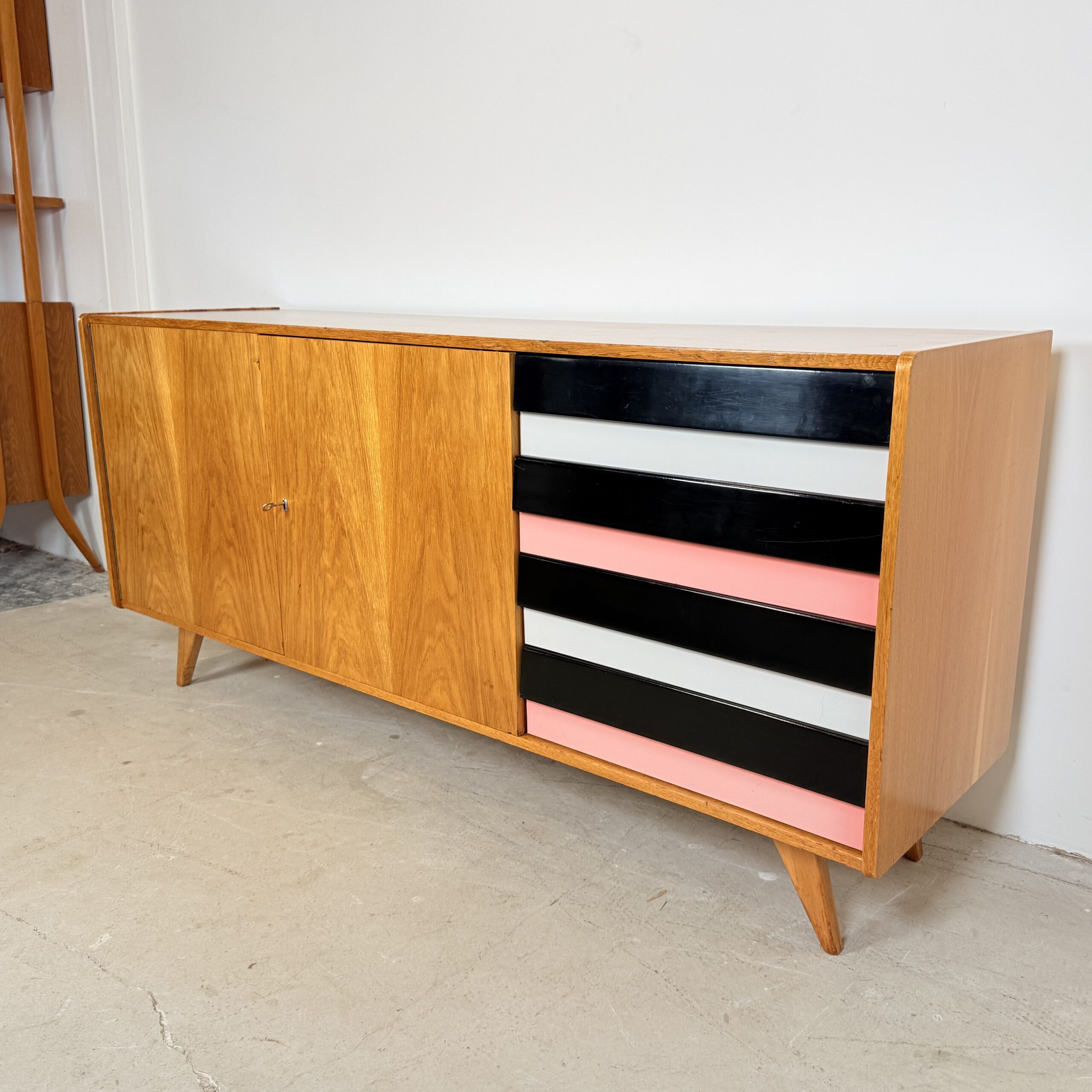 U460 sideboard met gekleurde lades, Jiří Jiroutek - Afbeelding 6