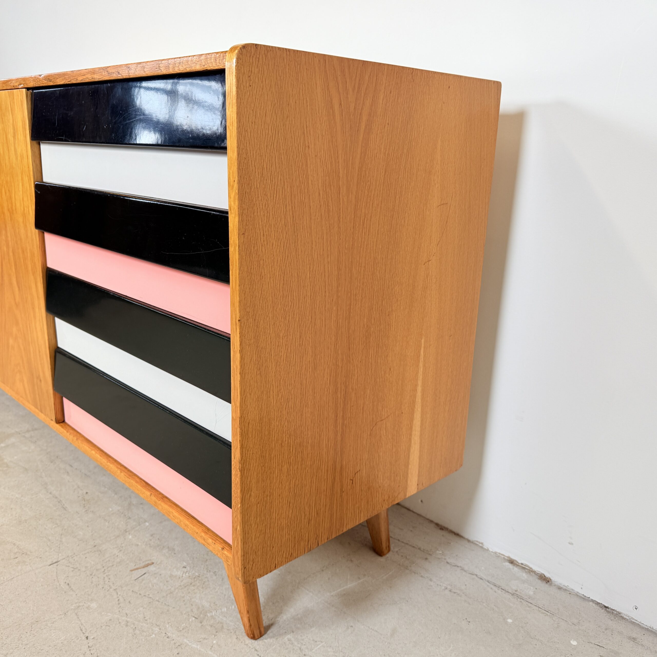 U460 sideboard met gekleurde lades, Jiří Jiroutek - Afbeelding 7