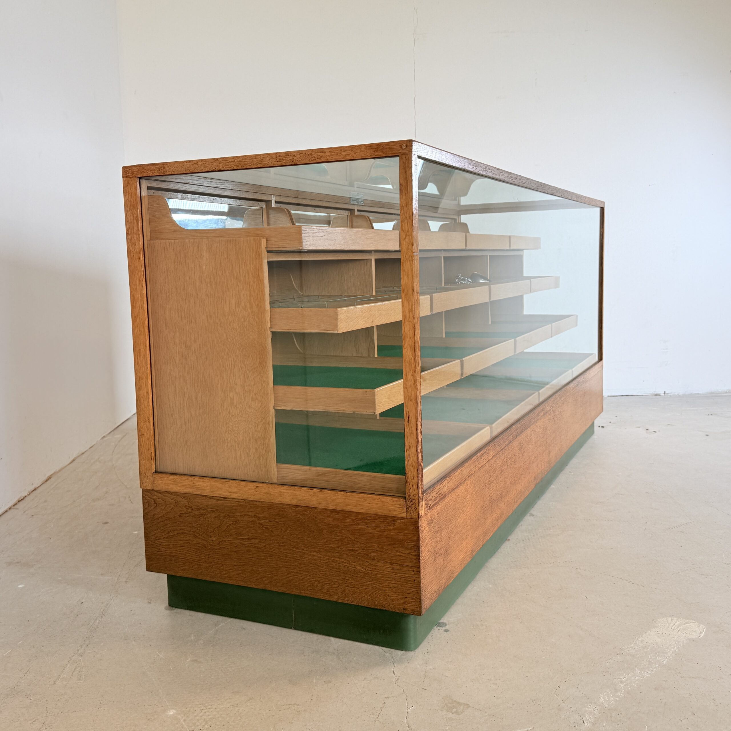Vintage eiken fournituren toonbank – SLB Stuttgart - Afbeelding 3