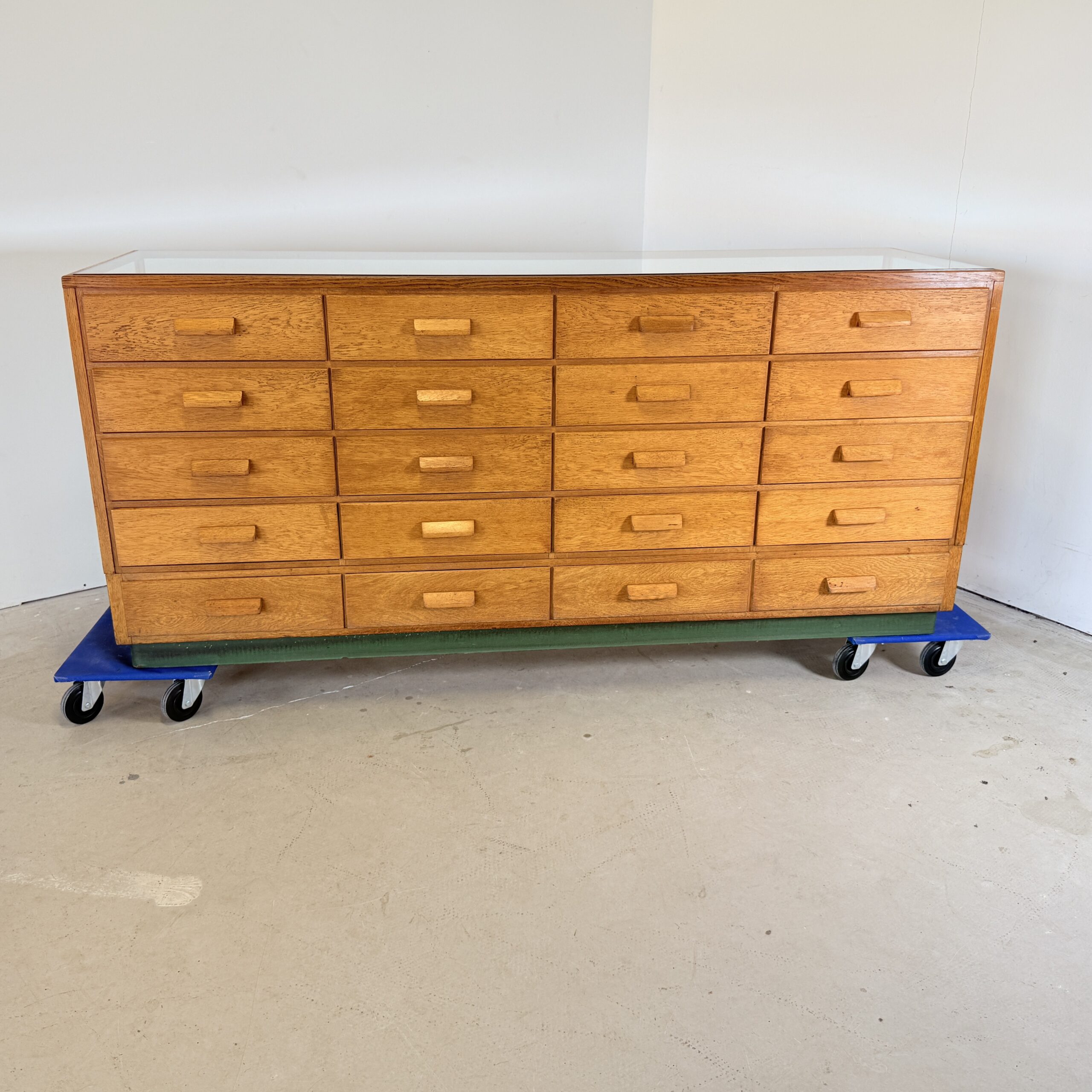 Vintage eiken fournituren toonbank – SLB Stuttgart - Afbeelding 5