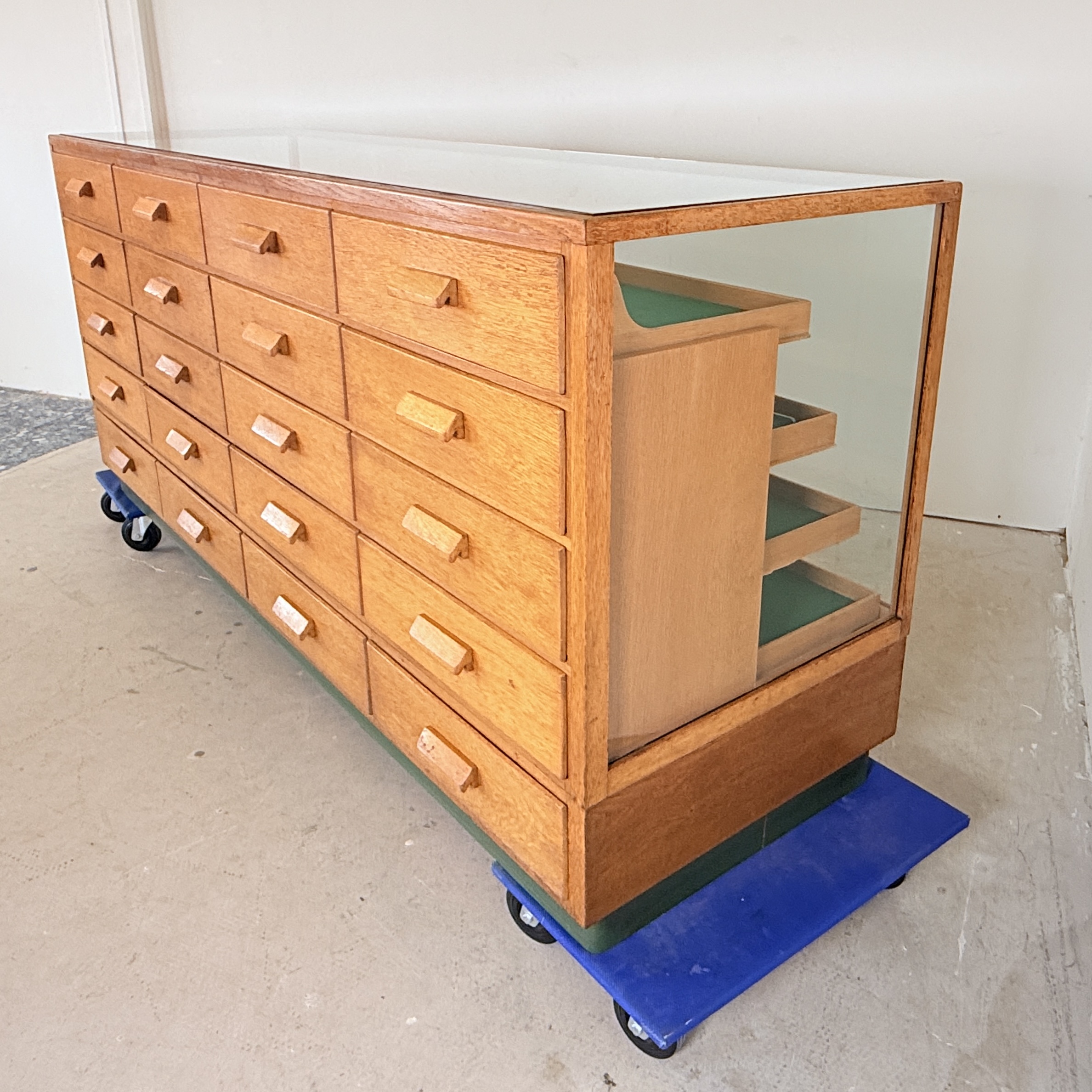 Vintage eiken fournituren toonbank – SLB Stuttgart - Afbeelding 7
