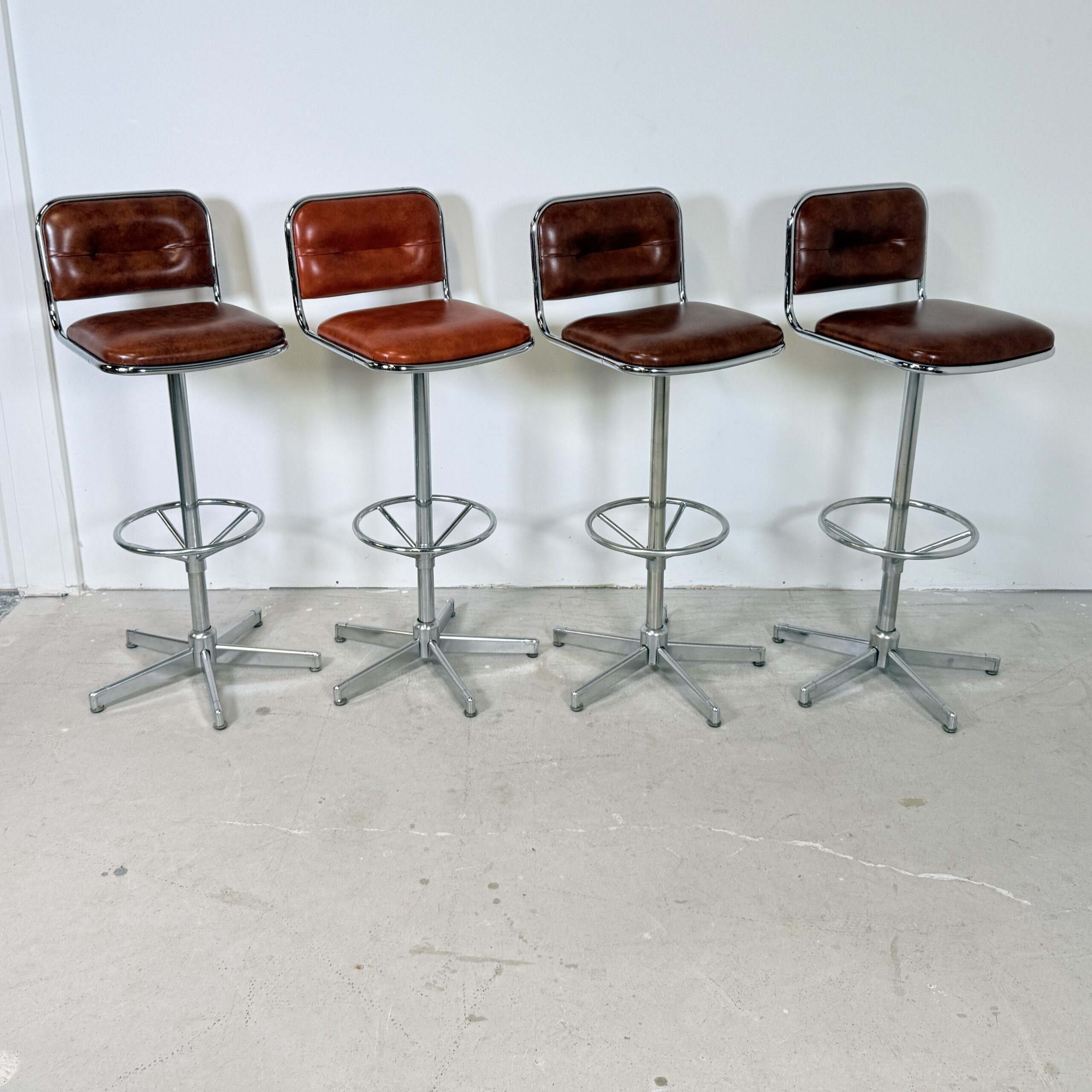 Chroom barkrukken 1970’s cognac skai bekleding
