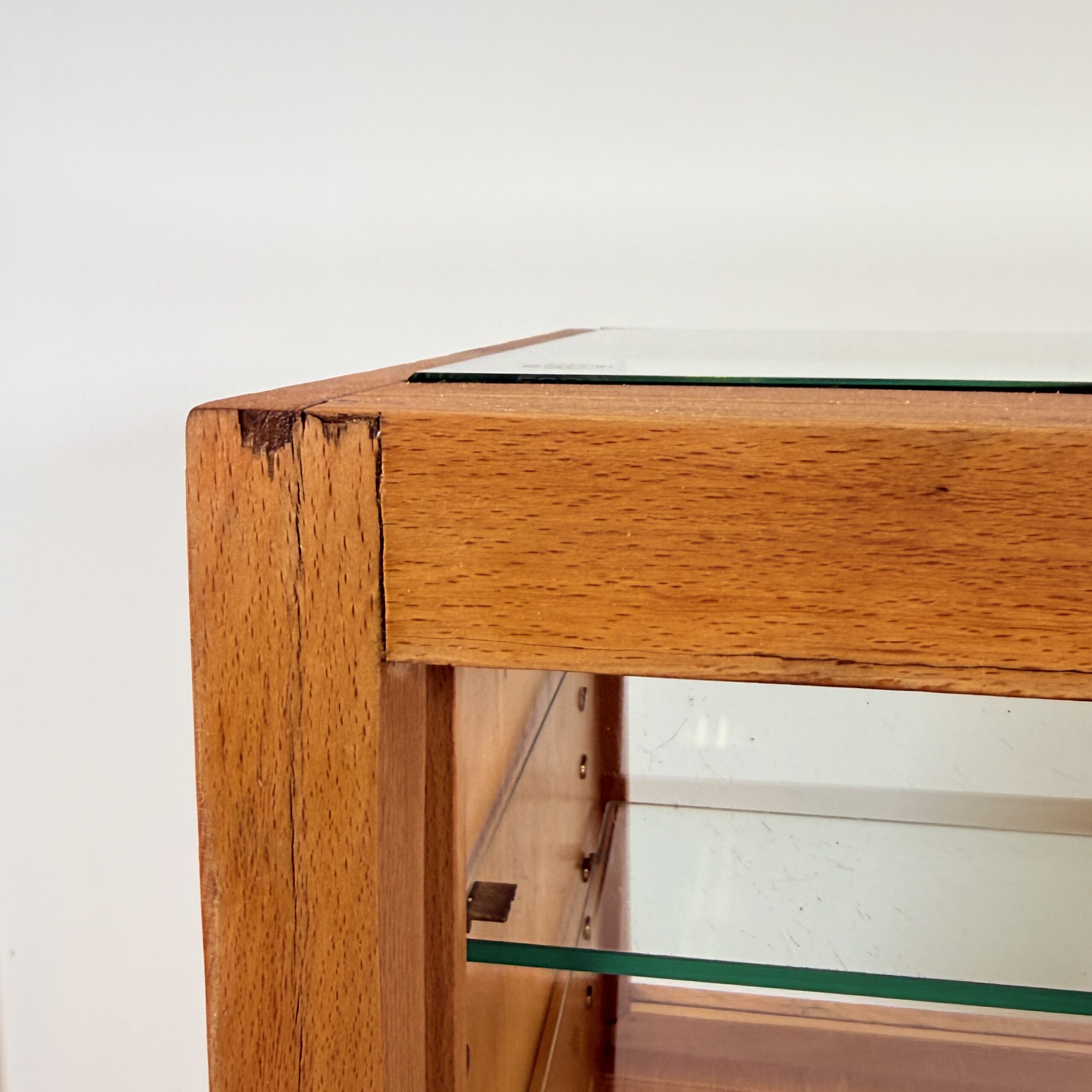 Vintage Toonbank Vitrine op gouden pootjes - Afbeelding 12