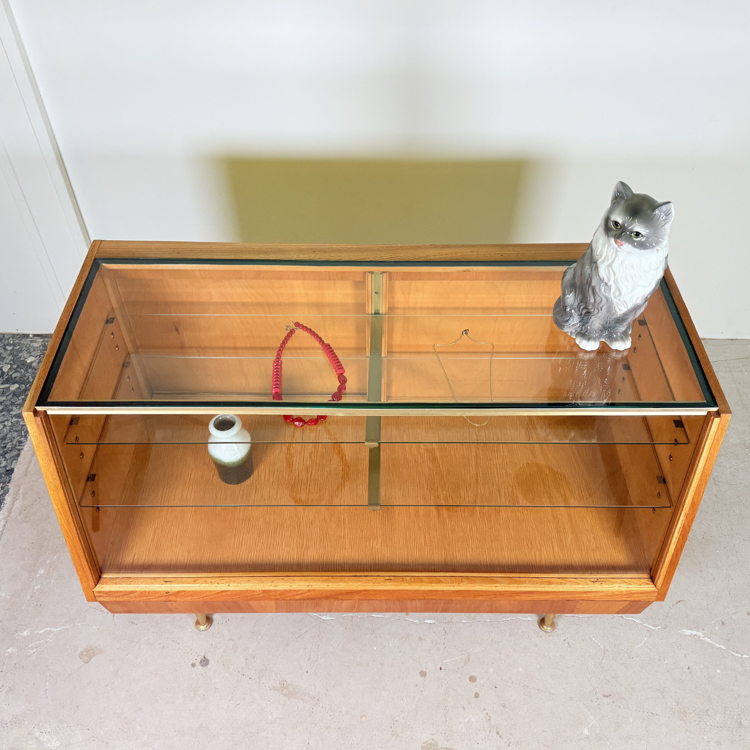 Vintage Toonbank Vitrine op gouden pootjes - Afbeelding 4