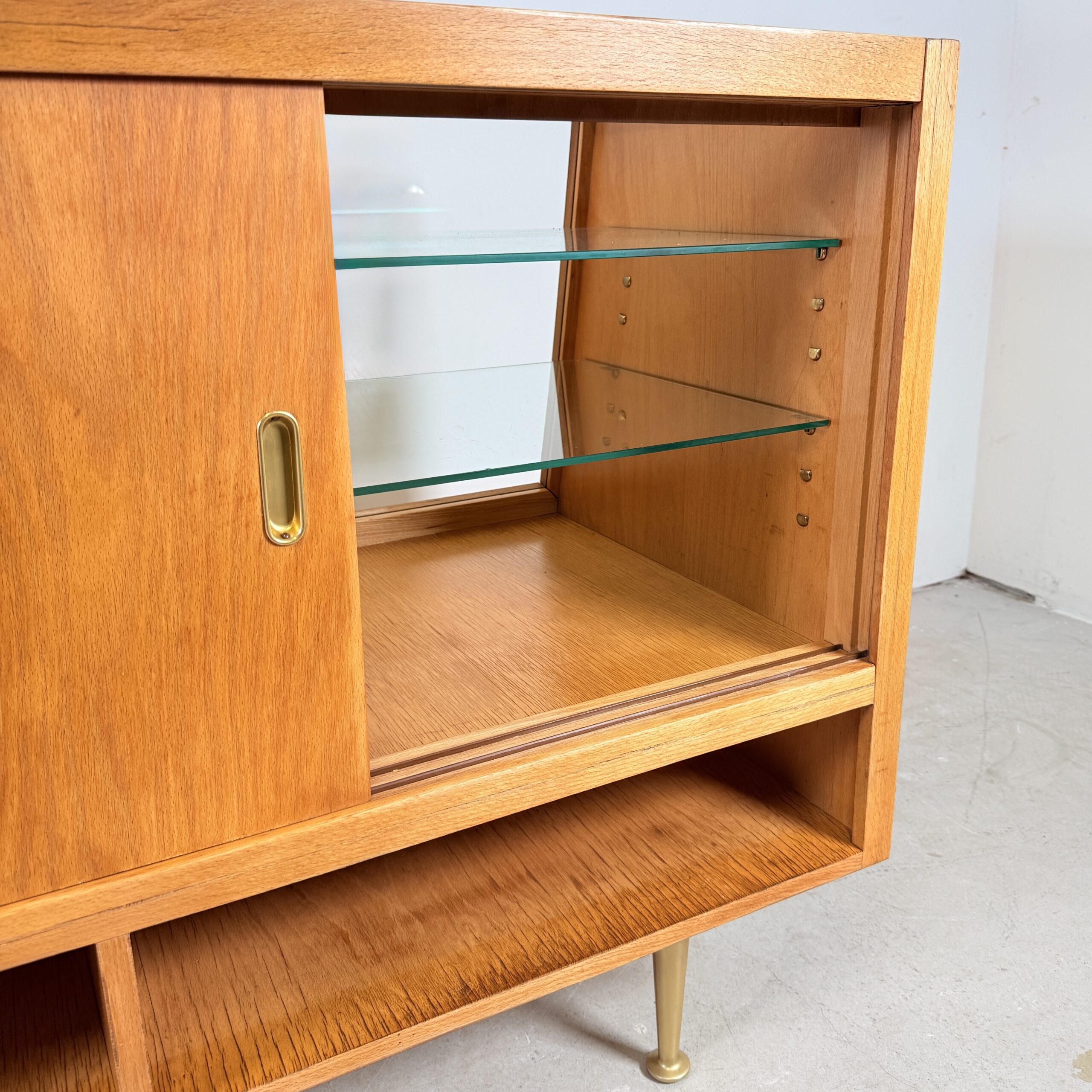 Vintage Toonbank Vitrine op gouden pootjes - Afbeelding 8