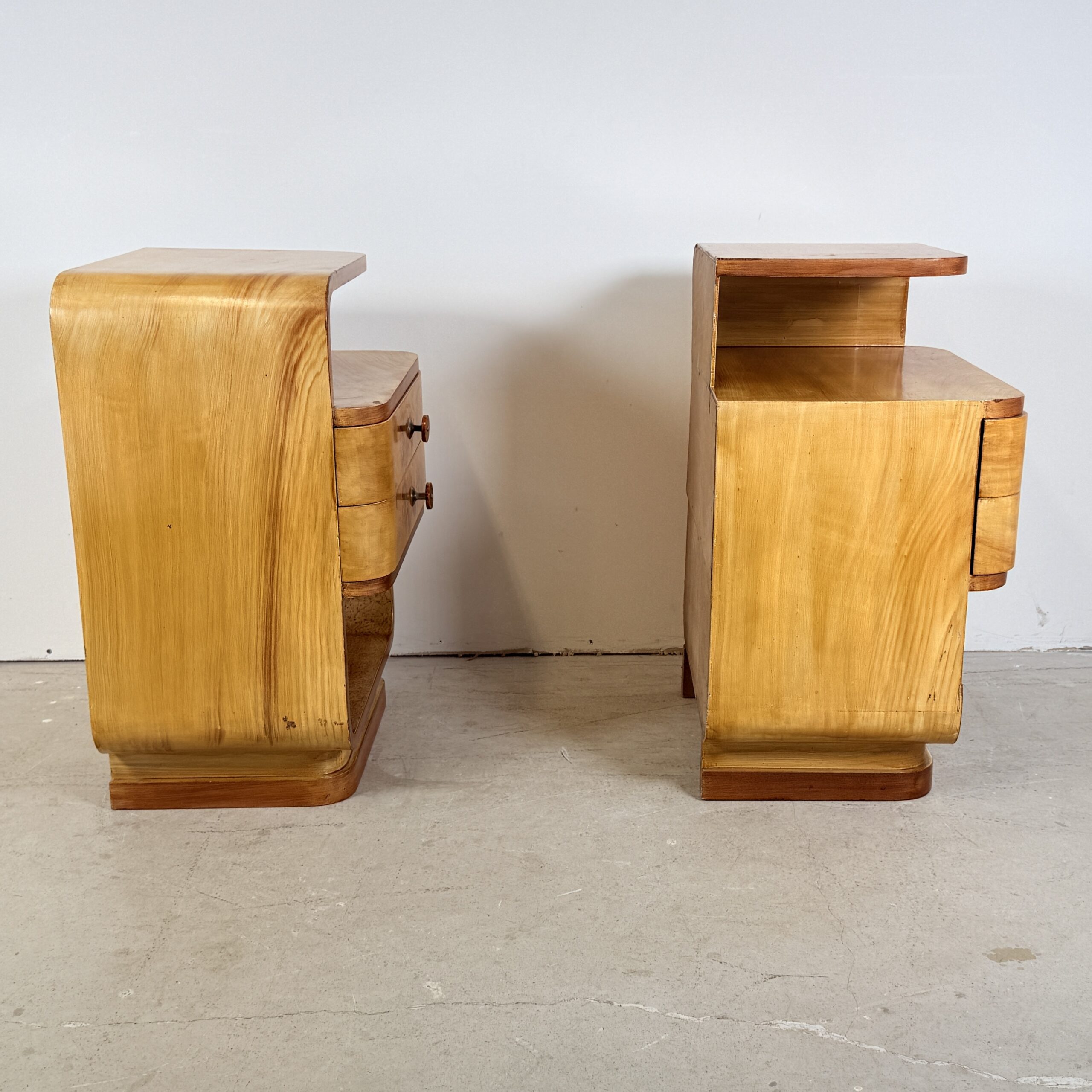 Set Halabala-stijl Art Deco nachtkastjes met bakeliet grepen - Afbeelding 7