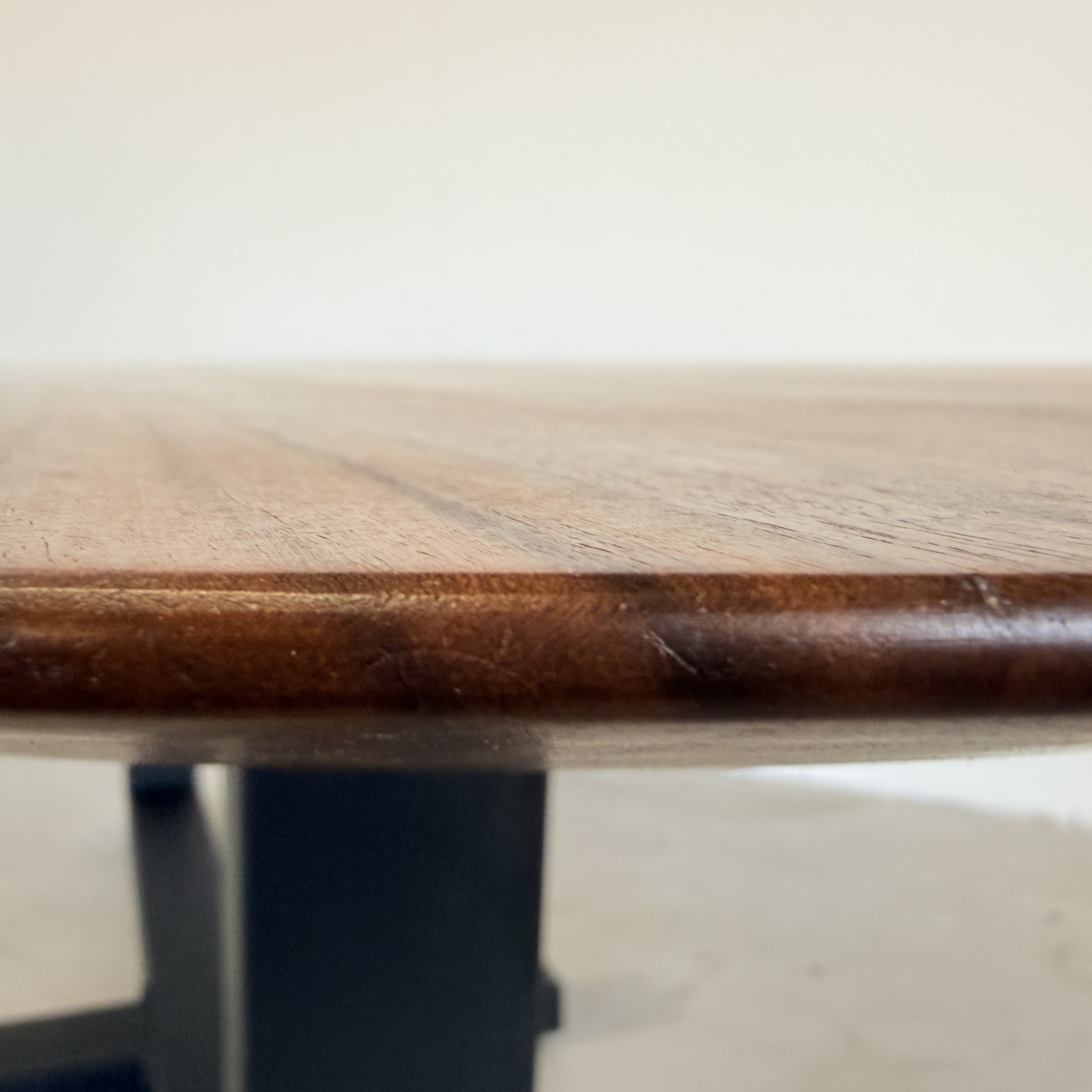 Ovale massief noten eettafel 260x120 - Bert Plantagie - Afbeelding 11