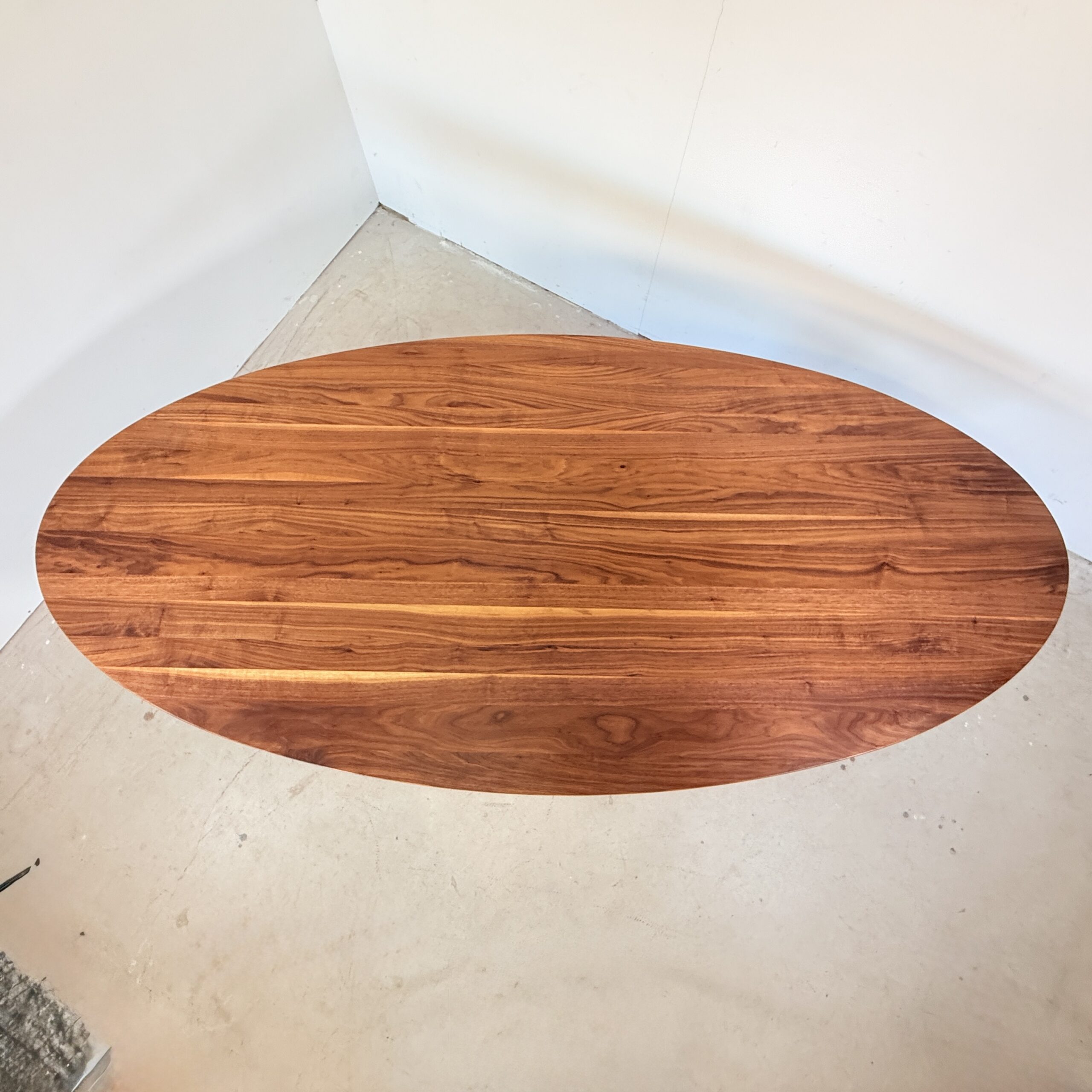 Ovale massief noten eettafel 260x120 - Bert Plantagie - Afbeelding 2