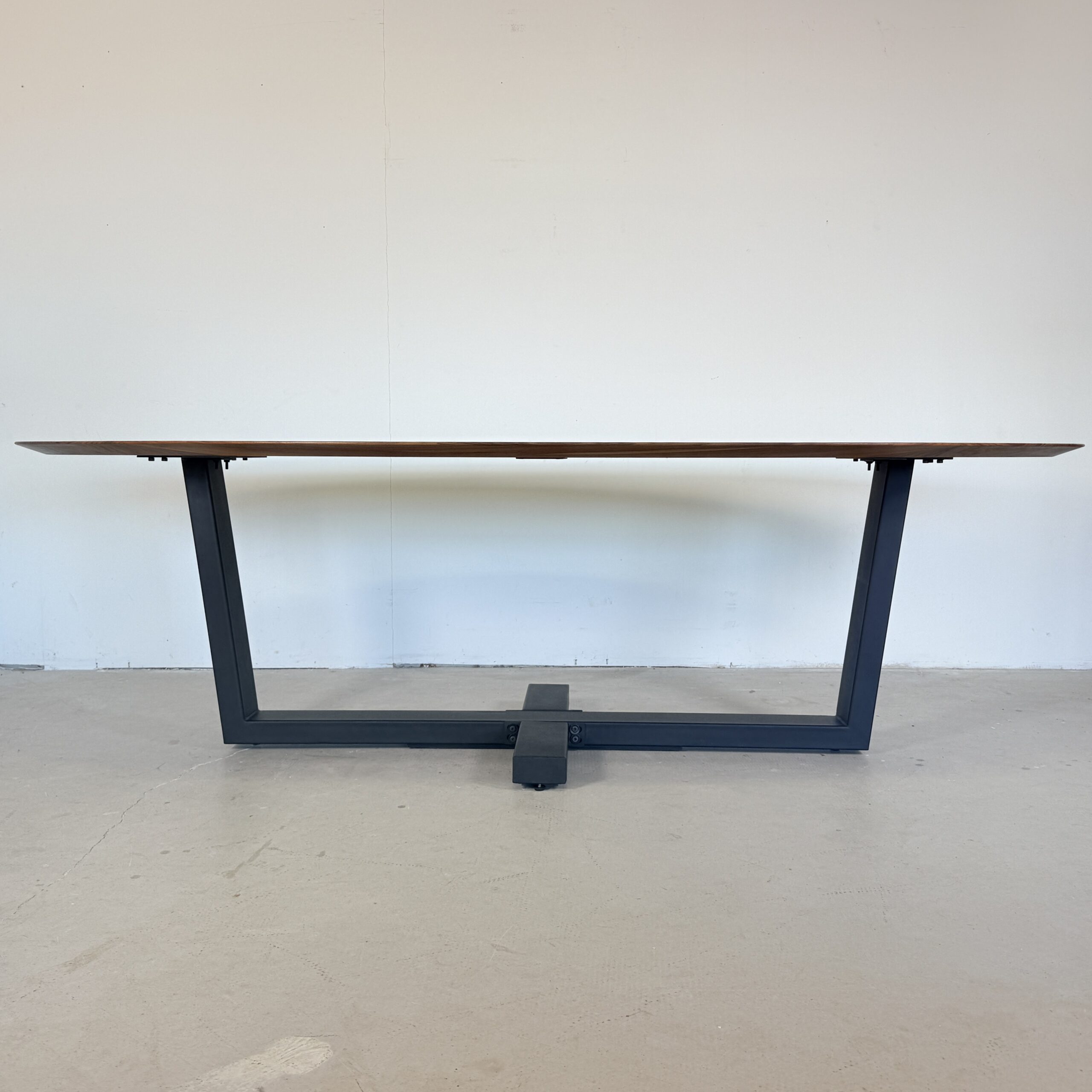 Ovale massief noten eettafel 260x120 - Bert Plantagie - Afbeelding 7