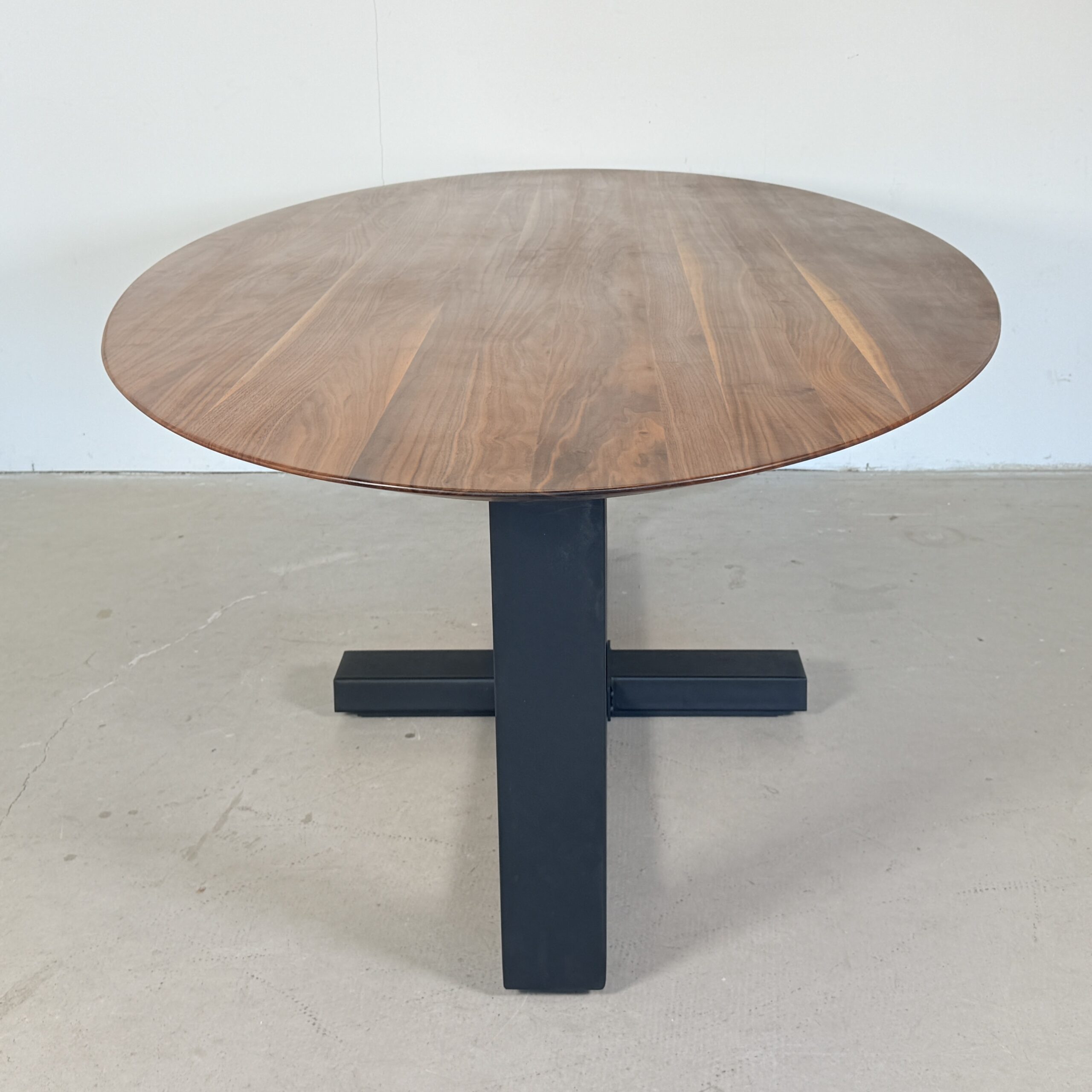 Ovale massief noten eettafel 260x120 - Bert Plantagie - Afbeelding 9