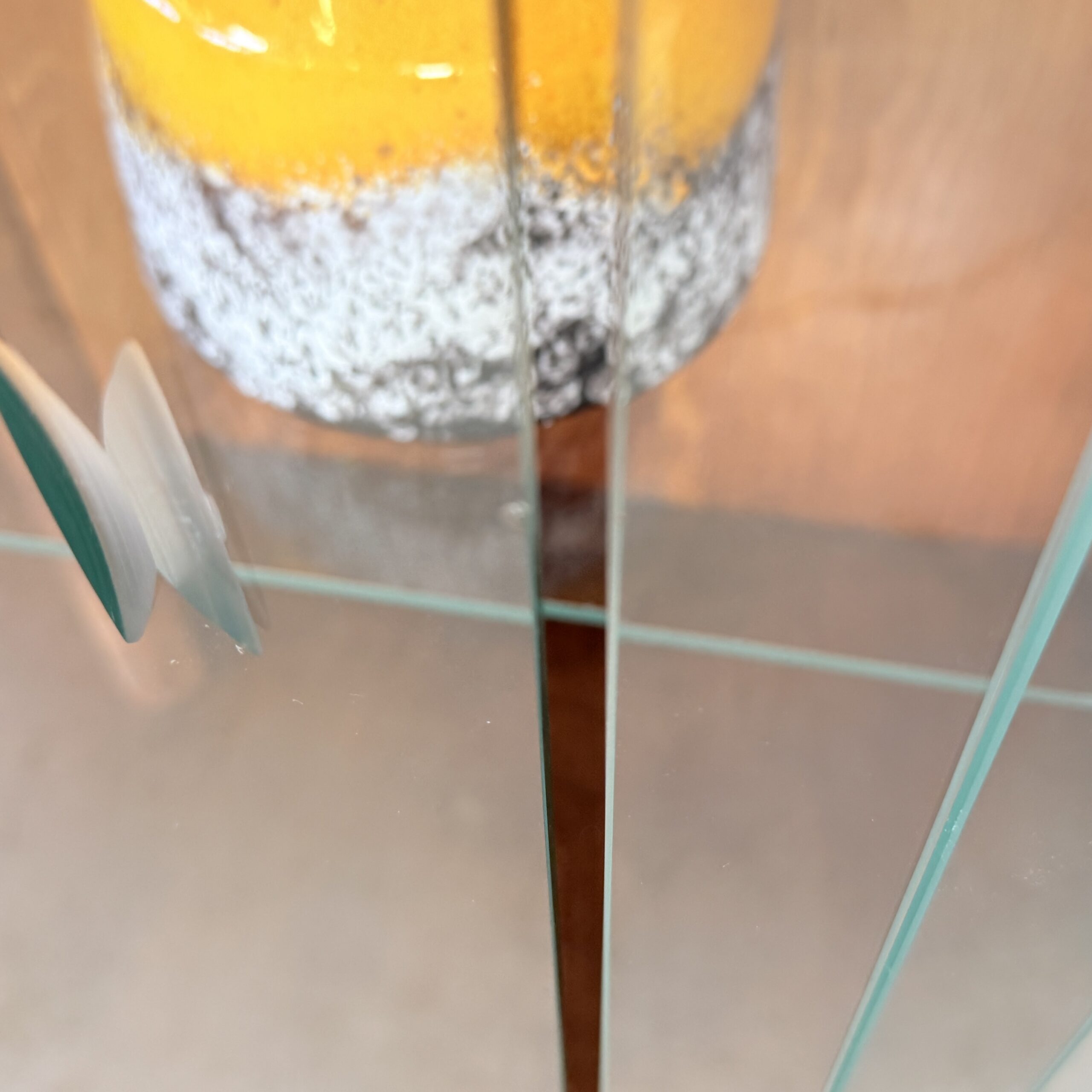 Vintage Vitrinekast 'Zofia' met Glazen Lamellen – Warm Walnootfineer & Art Deco Stijl – Jaren '50 - Afbeelding 14