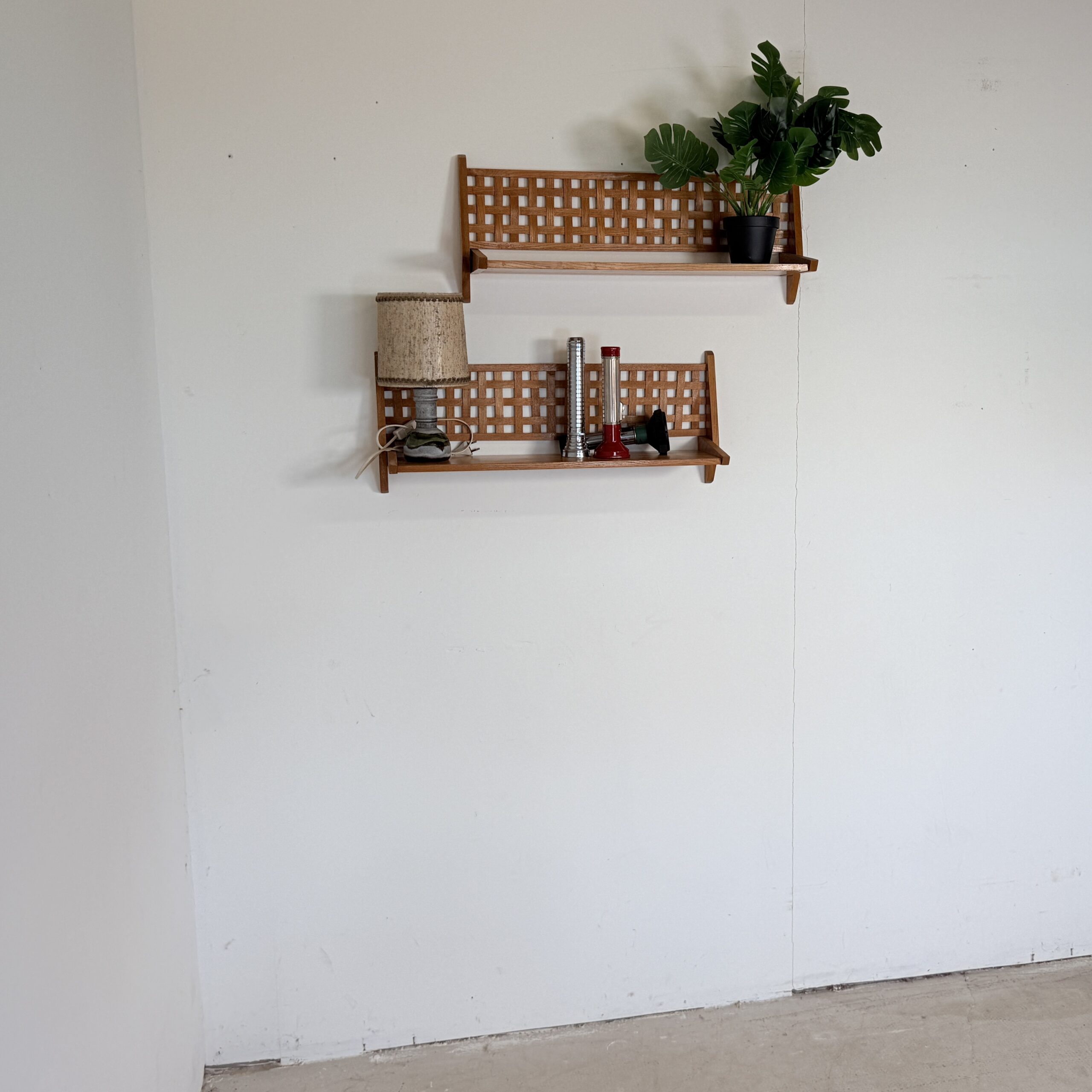 Set van 2 Mid-Century Wandrekken met Gevlochten Rugpaneel – ÚLUV - Afbeelding 10