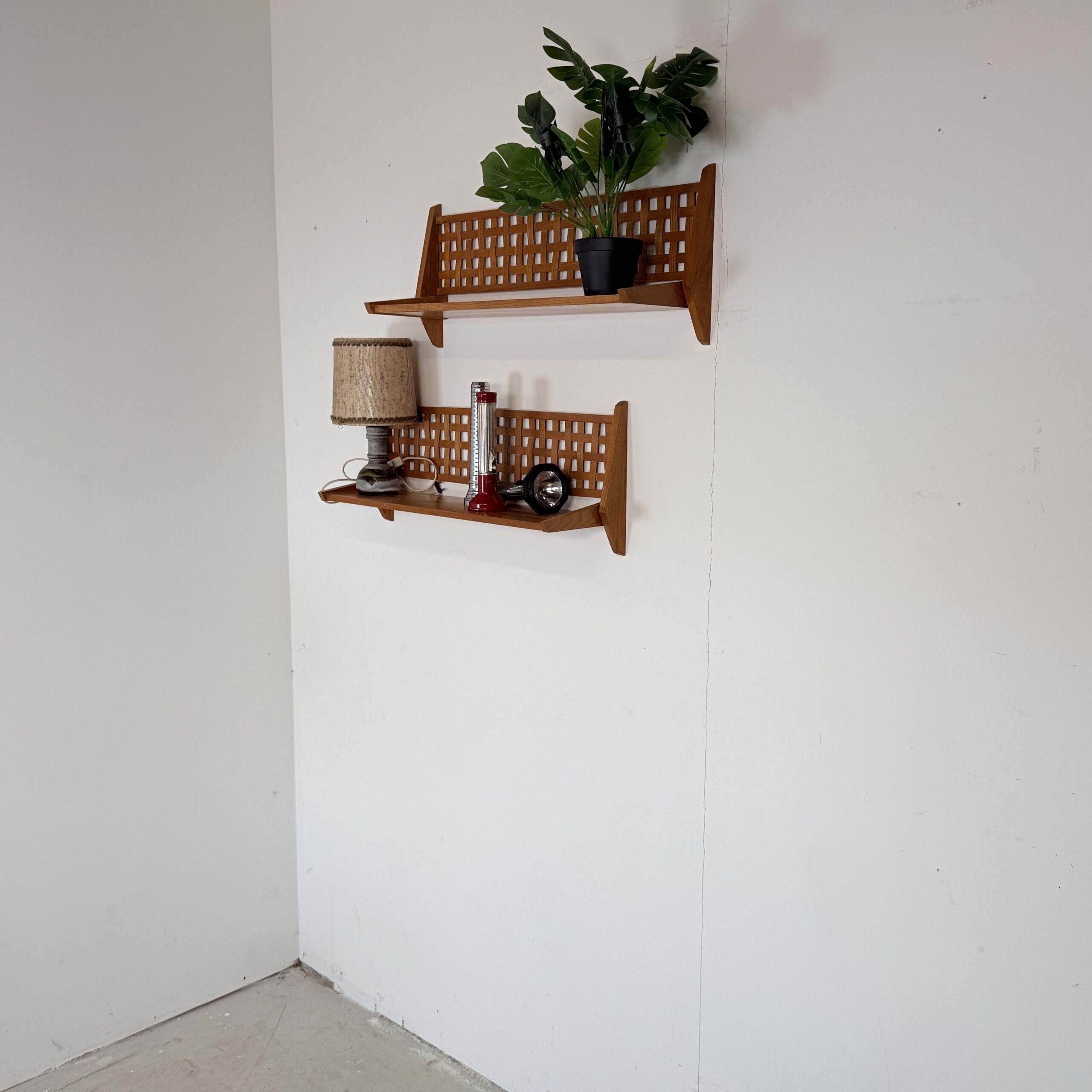 Set van 2 Mid-Century Wandrekken met Gevlochten Rugpaneel – ÚLUV - Afbeelding 11