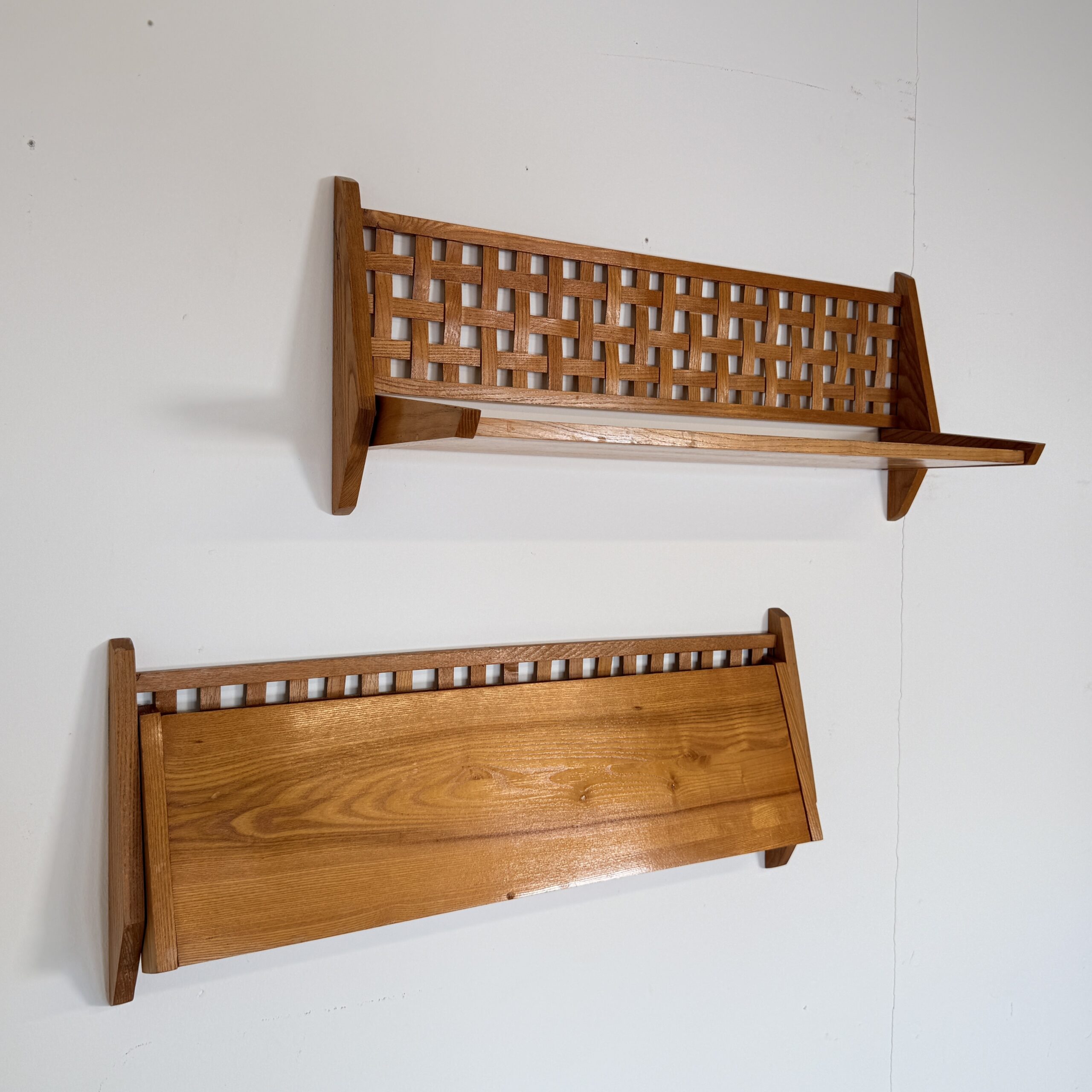 Set van 2 Mid-Century Wandrekken met Gevlochten Rugpaneel – ÚLUV - Afbeelding 6
