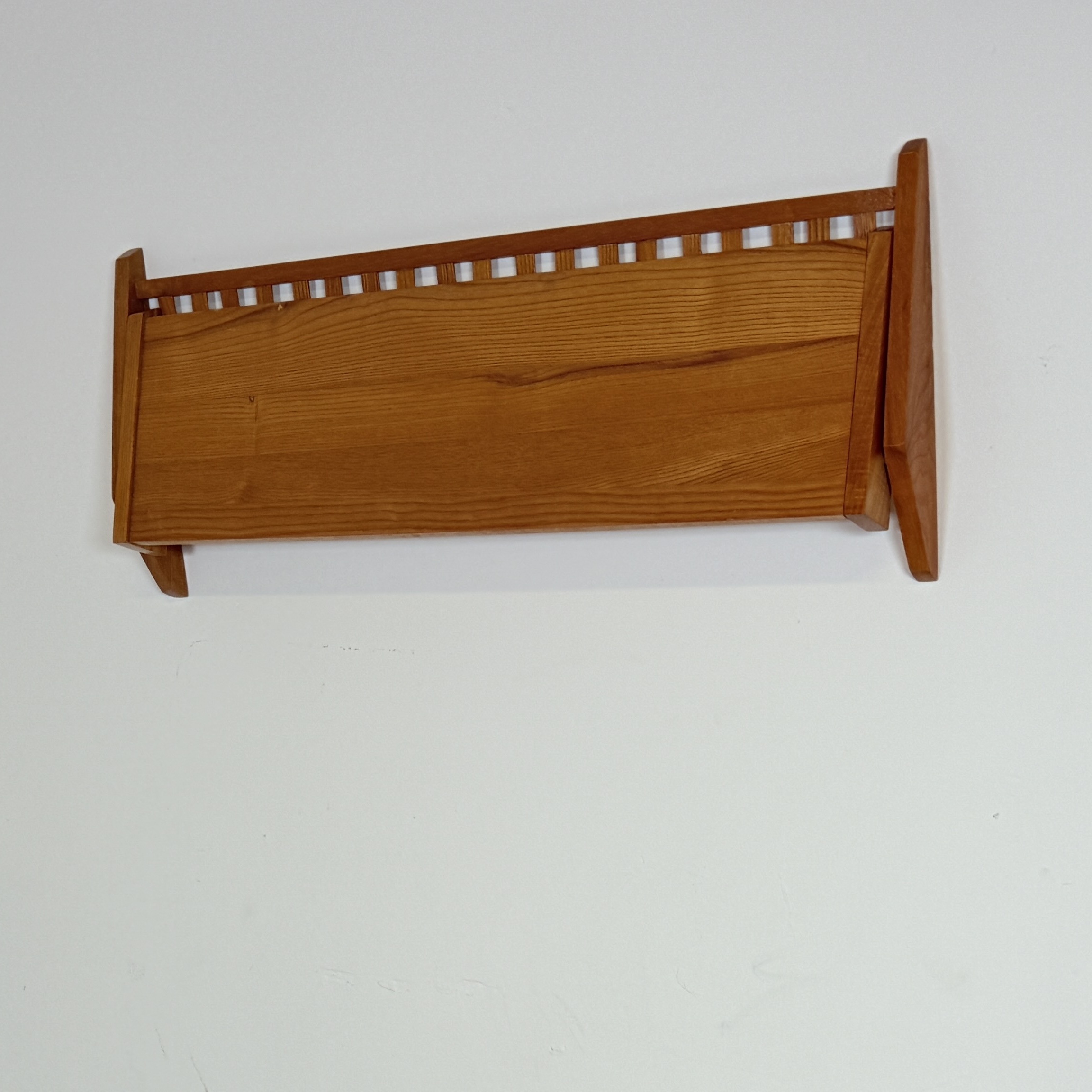 Set van 2 Mid-Century Wandrekken met Gevlochten Rugpaneel – ÚLUV - Afbeelding 9