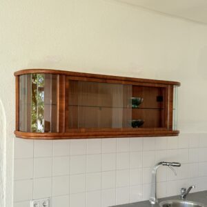 Pools Mid-Century Wandvitrinekast 'Wanda' in art-deco stijl